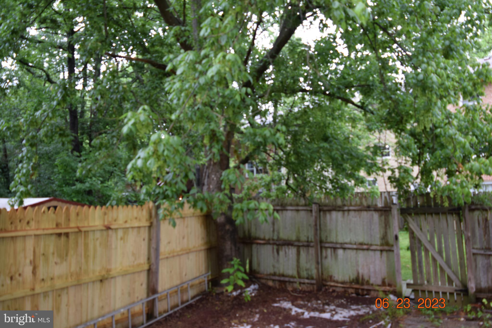 LONDON TOWNE - Residential