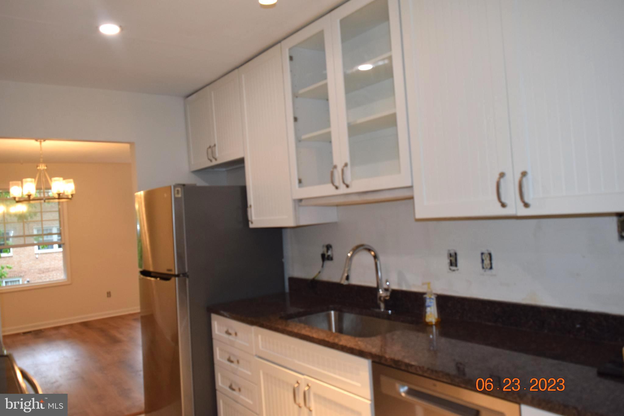 LONDON TOWNE - Residential