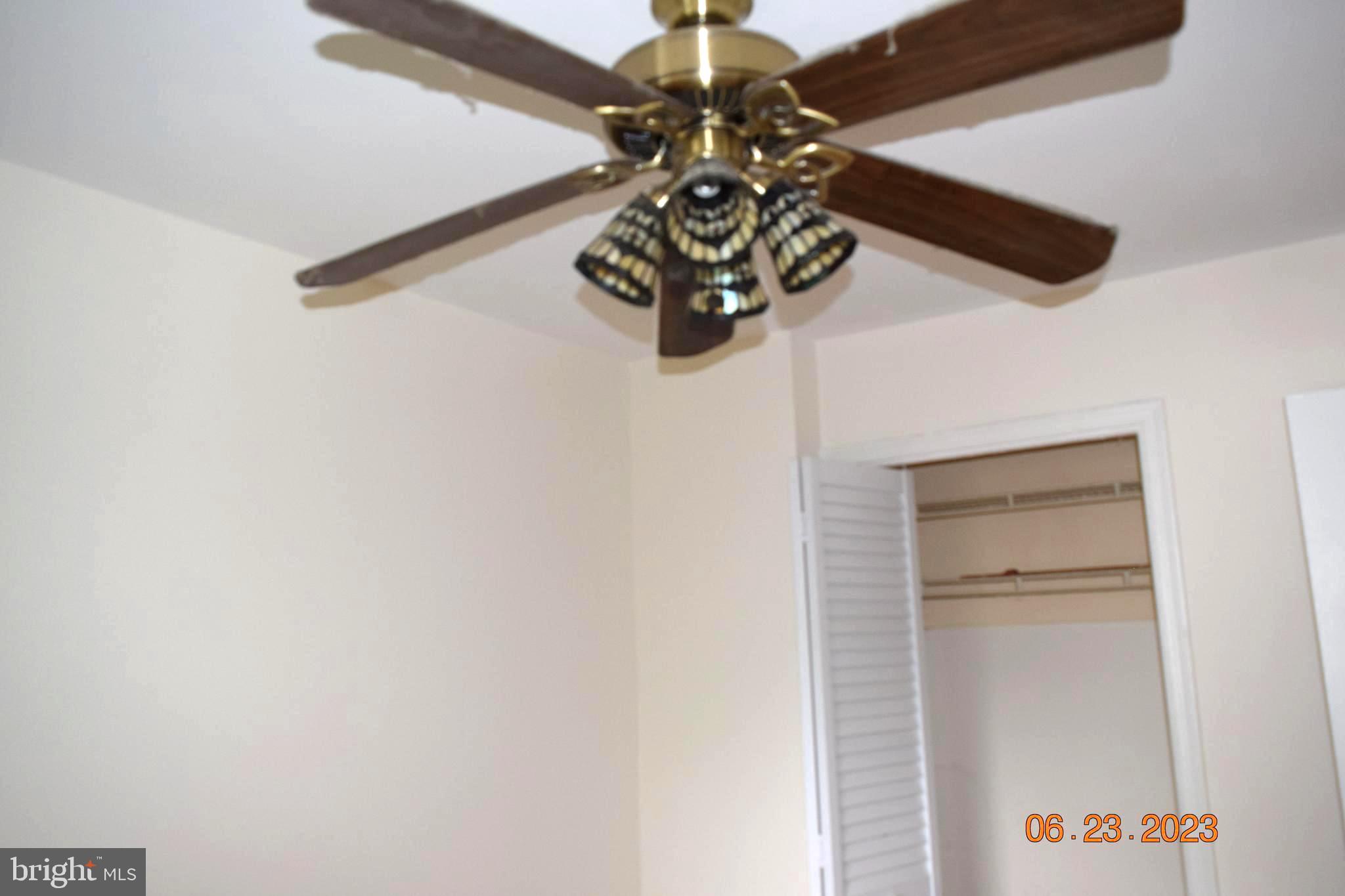 LONDON TOWNE - Residential