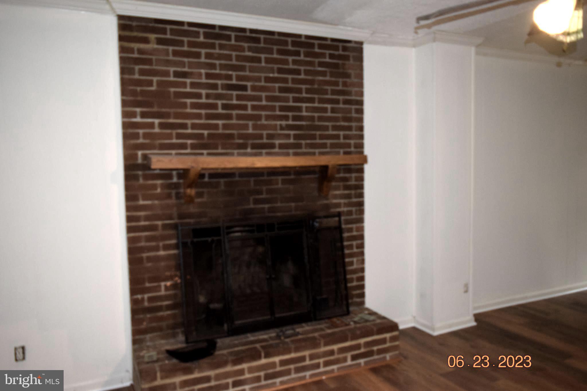 LONDON TOWNE - Residential