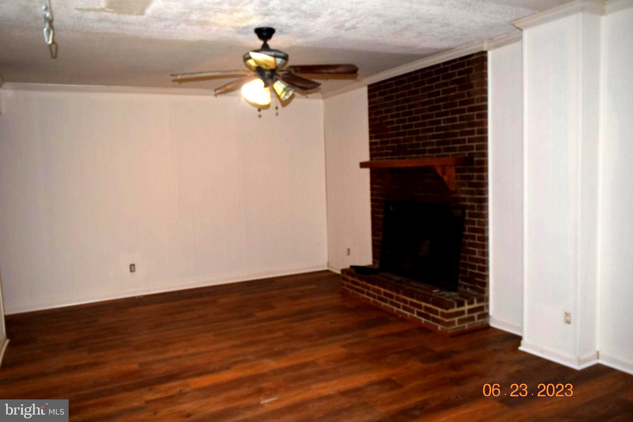 LONDON TOWNE - Residential