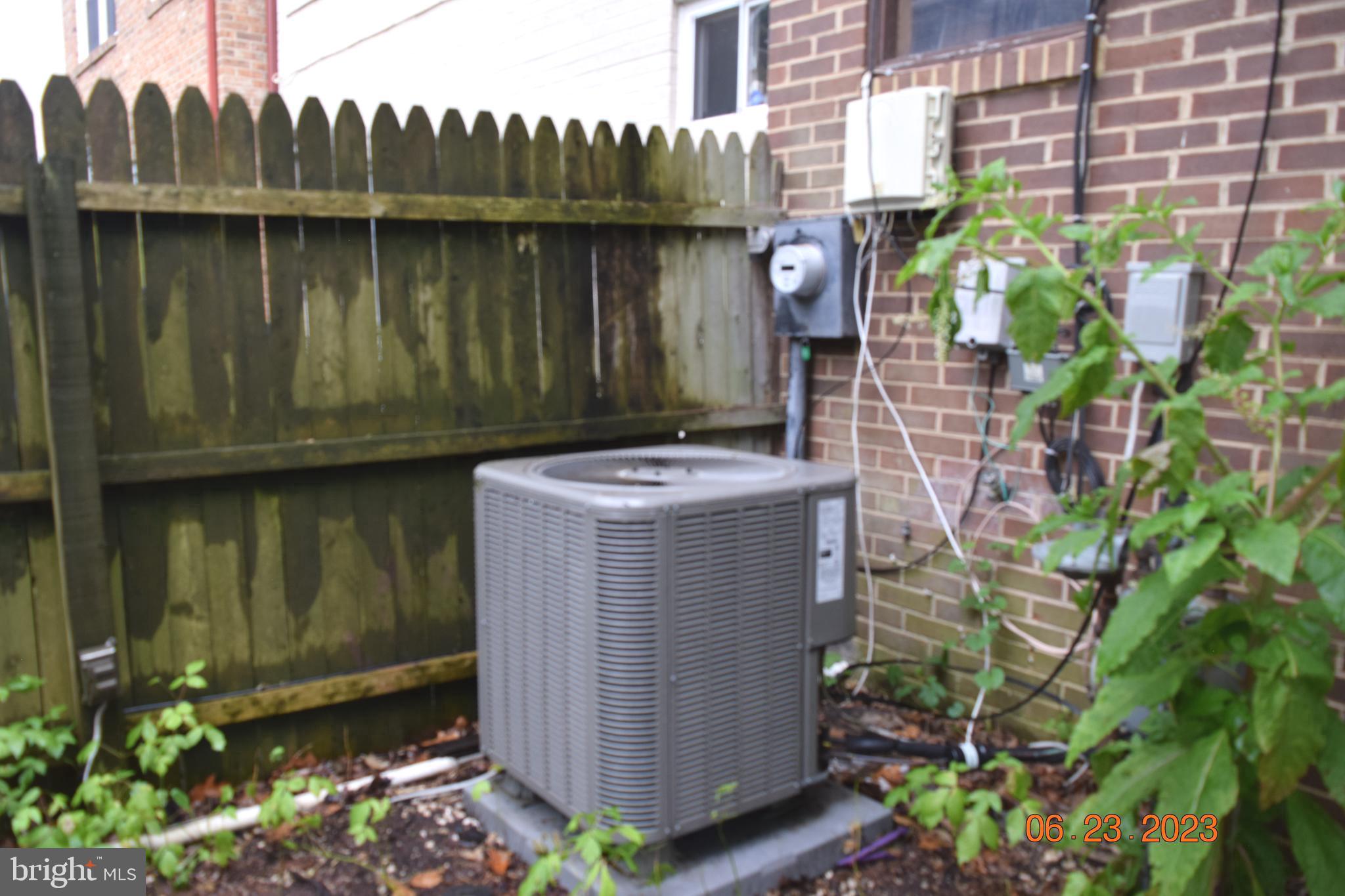 LONDON TOWNE - Residential