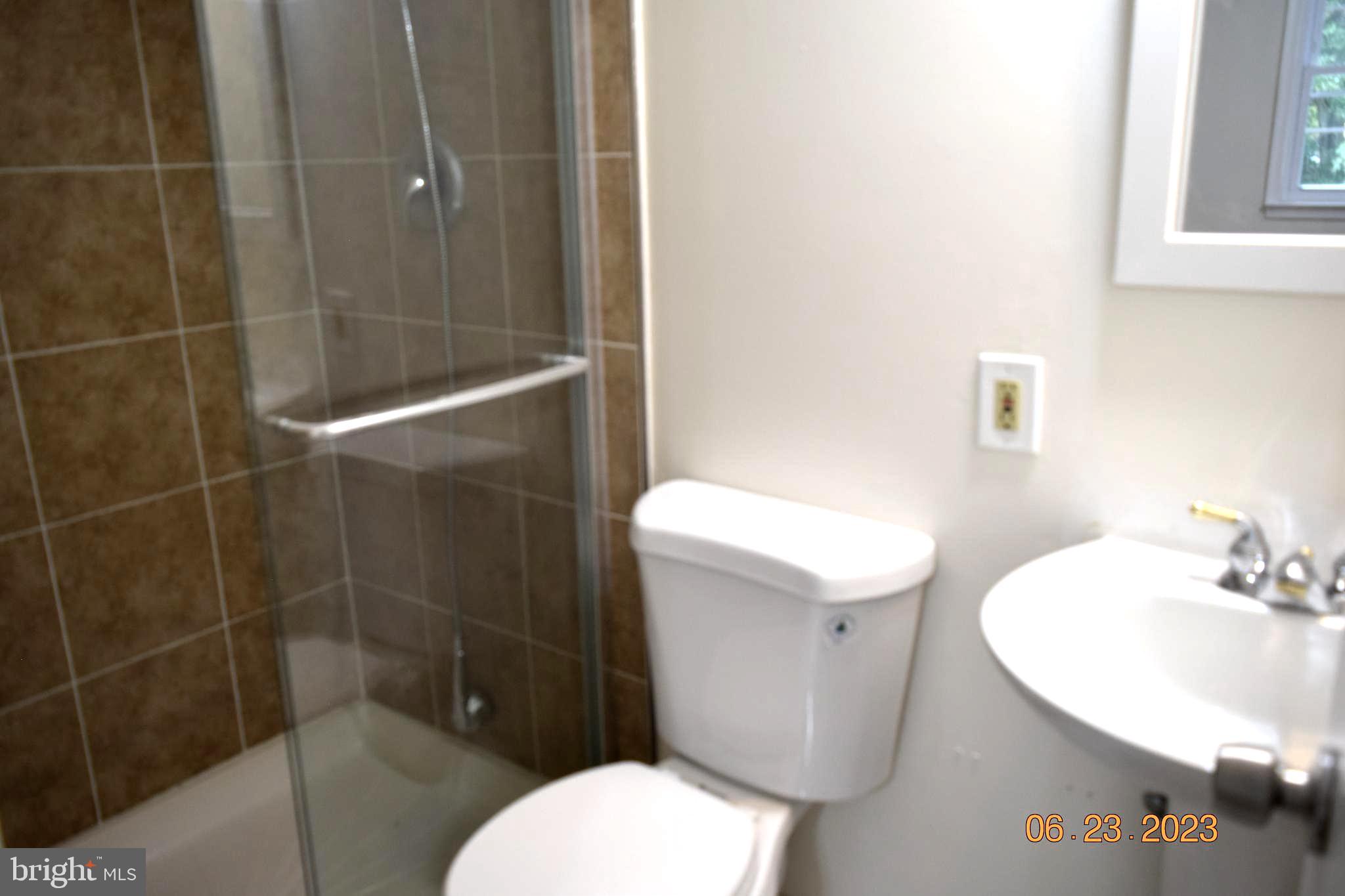 LONDON TOWNE - Residential