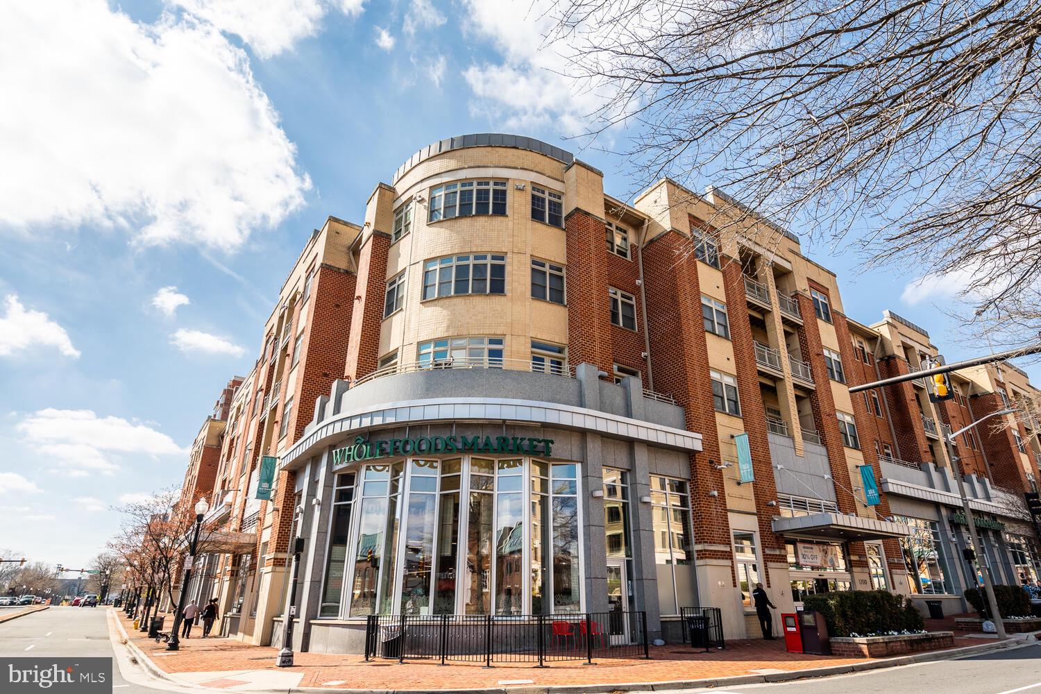 309 HOLLAND LANE 307