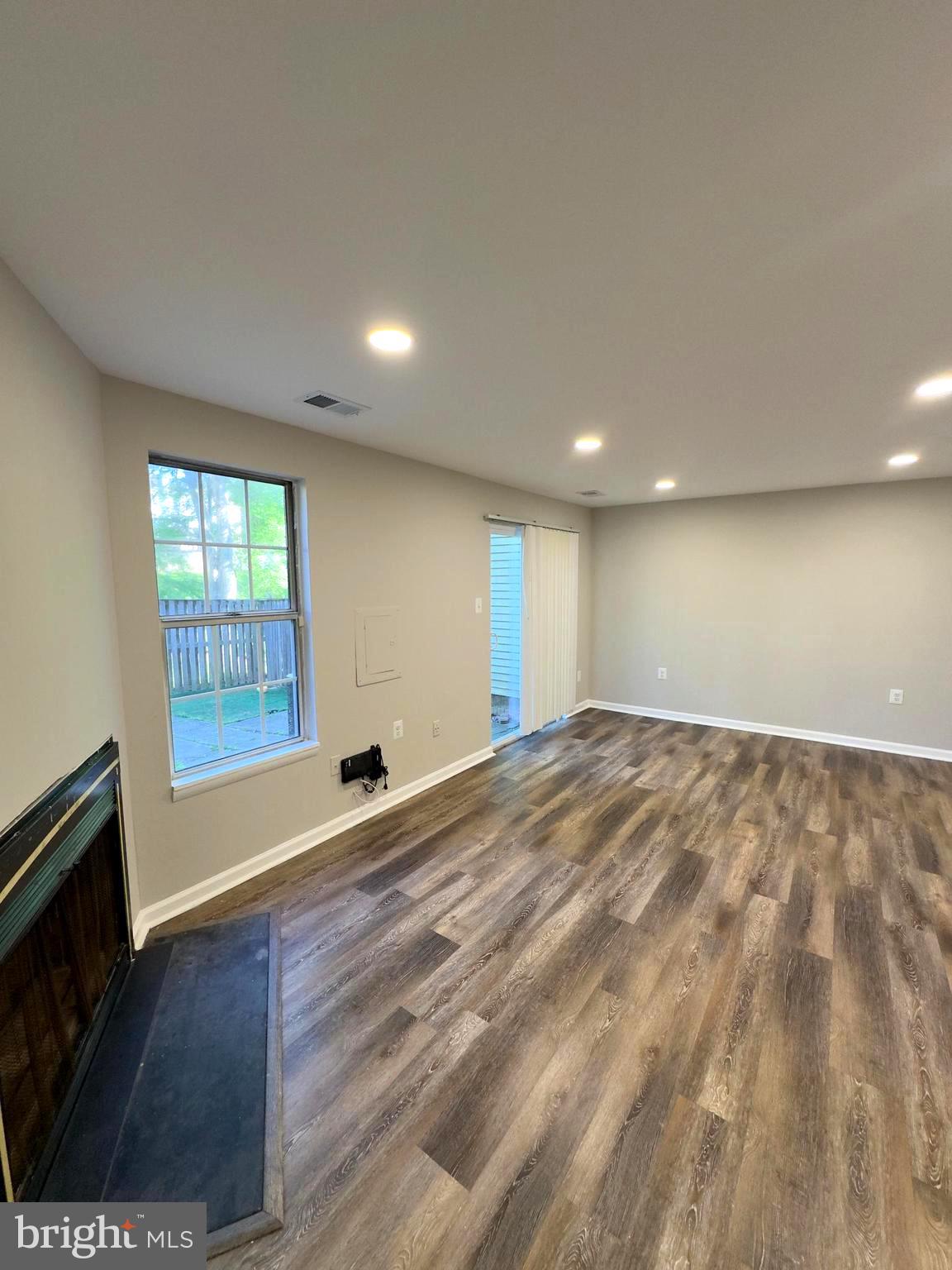 SENECA FOREST - Residential Lease