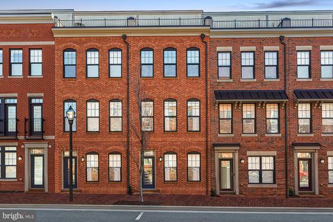 Townhouse For Sale - 261 Crescent Station Terrace<br/> LEESBURG, VA 20175