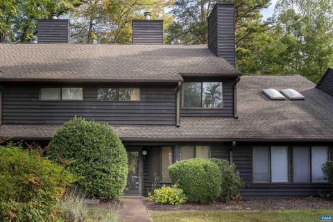 Townhouse For Sale - 1545 Birnam Dr Dr<br/> Albemarle County, CHARLOTTESVILLE, VA 22901