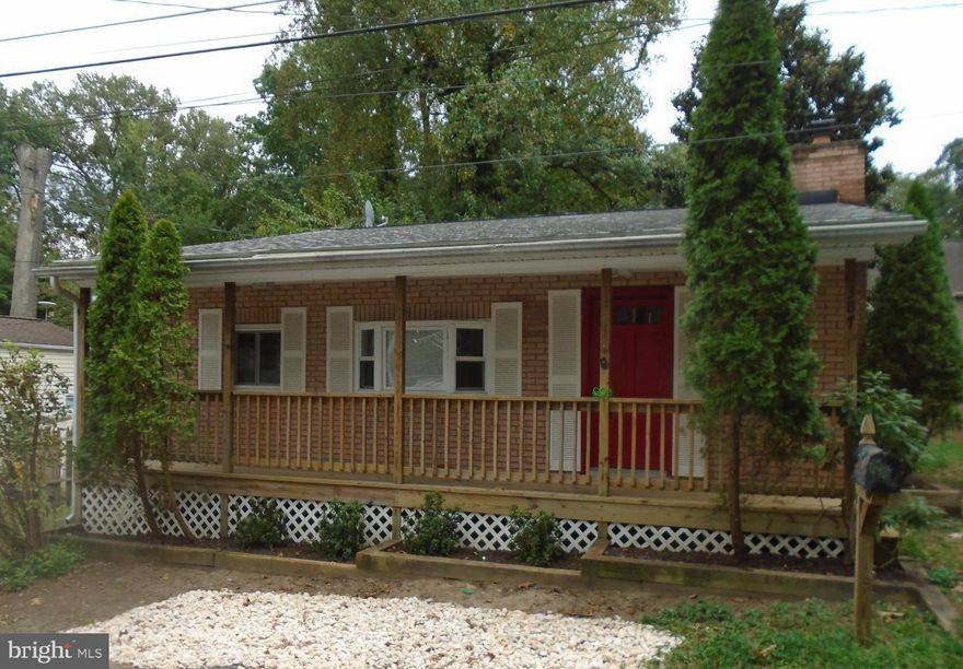 Charming Herald Harbor Cottage complete with 3 Bedrooms & 1 Bath. Newer carpet, kitchen flooring, blinds. Spacious deck & Cellar for storage. The deck out back will be power washed & painted. The landlord requests no pets, no smoking, a credit score 670 or greater, no groups, and the income required 64K yr.