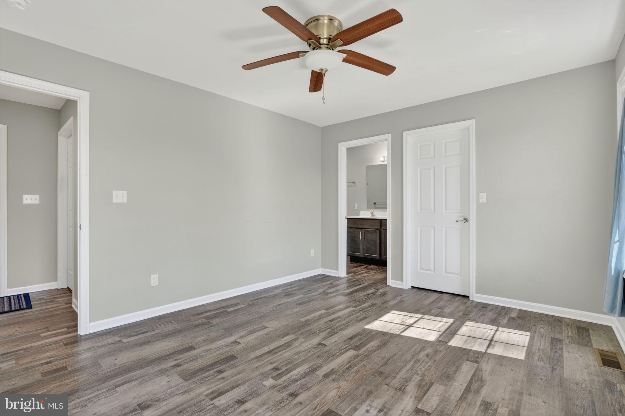 CAPTAIN'S COVE - Residential