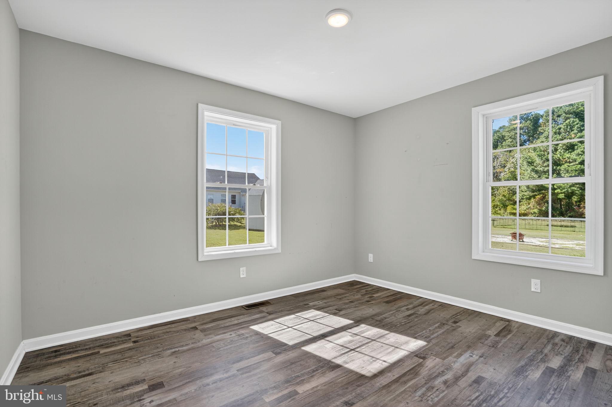 CAPTAIN'S COVE - Residential