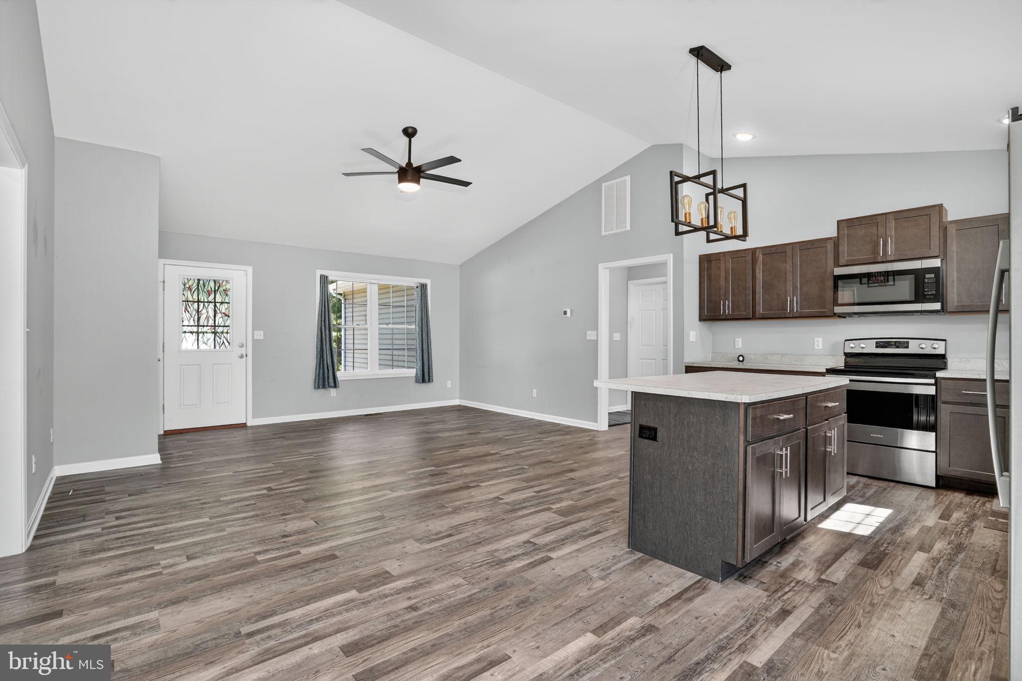 CAPTAIN'S COVE - Residential