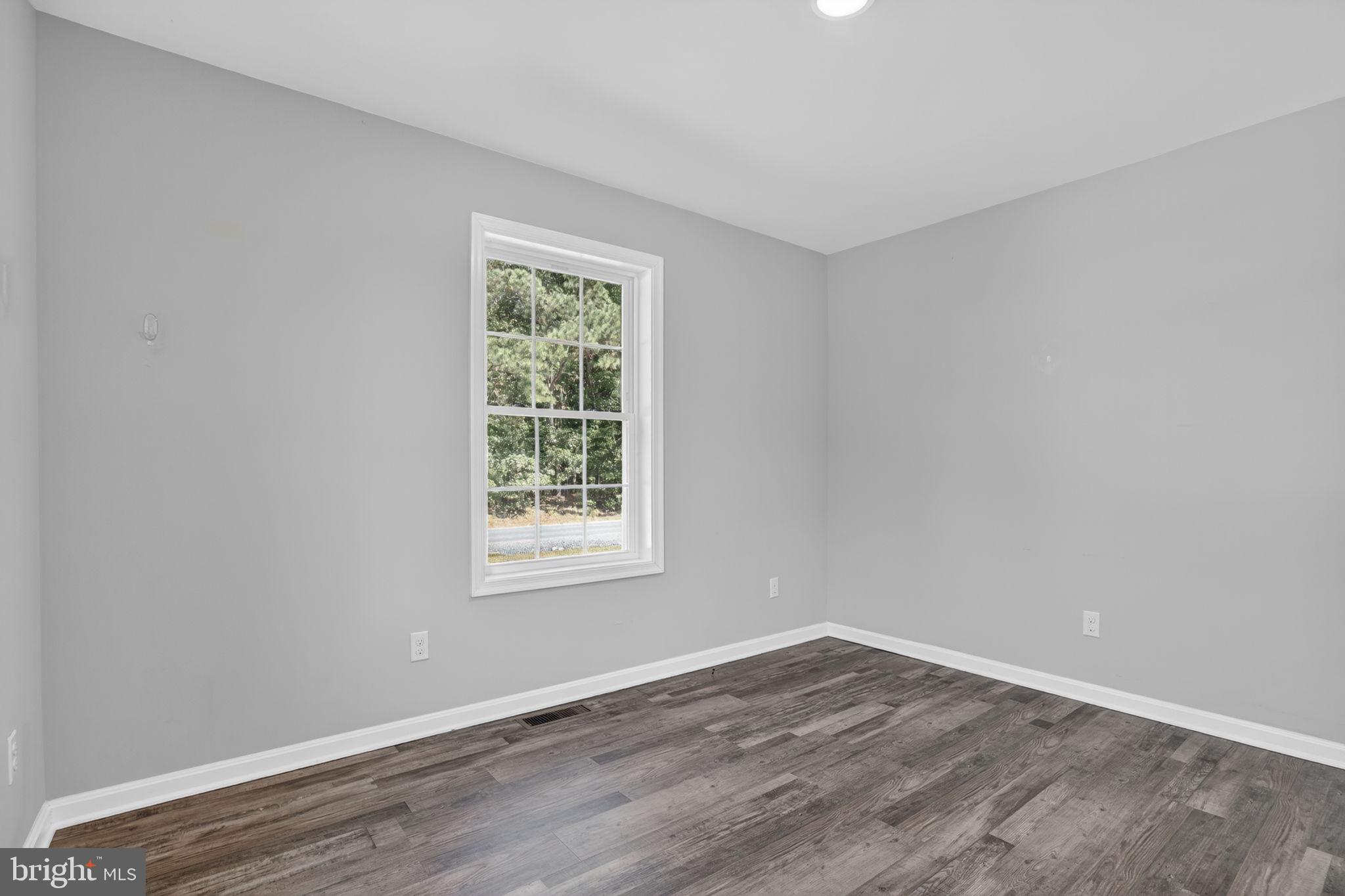 CAPTAIN'S COVE - Residential