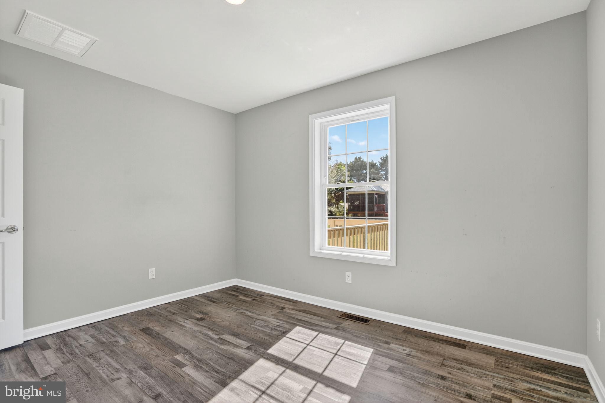 CAPTAIN'S COVE - Residential