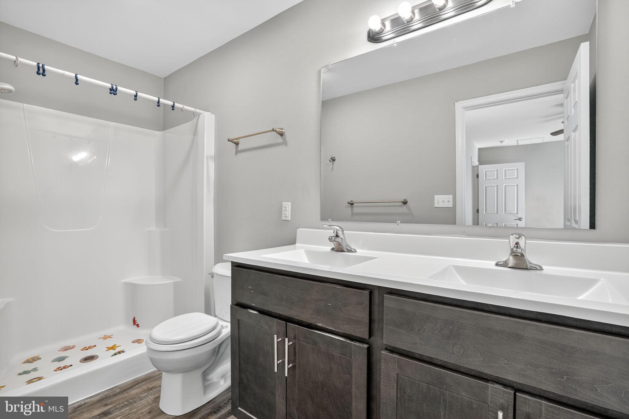 CAPTAIN'S COVE - Residential