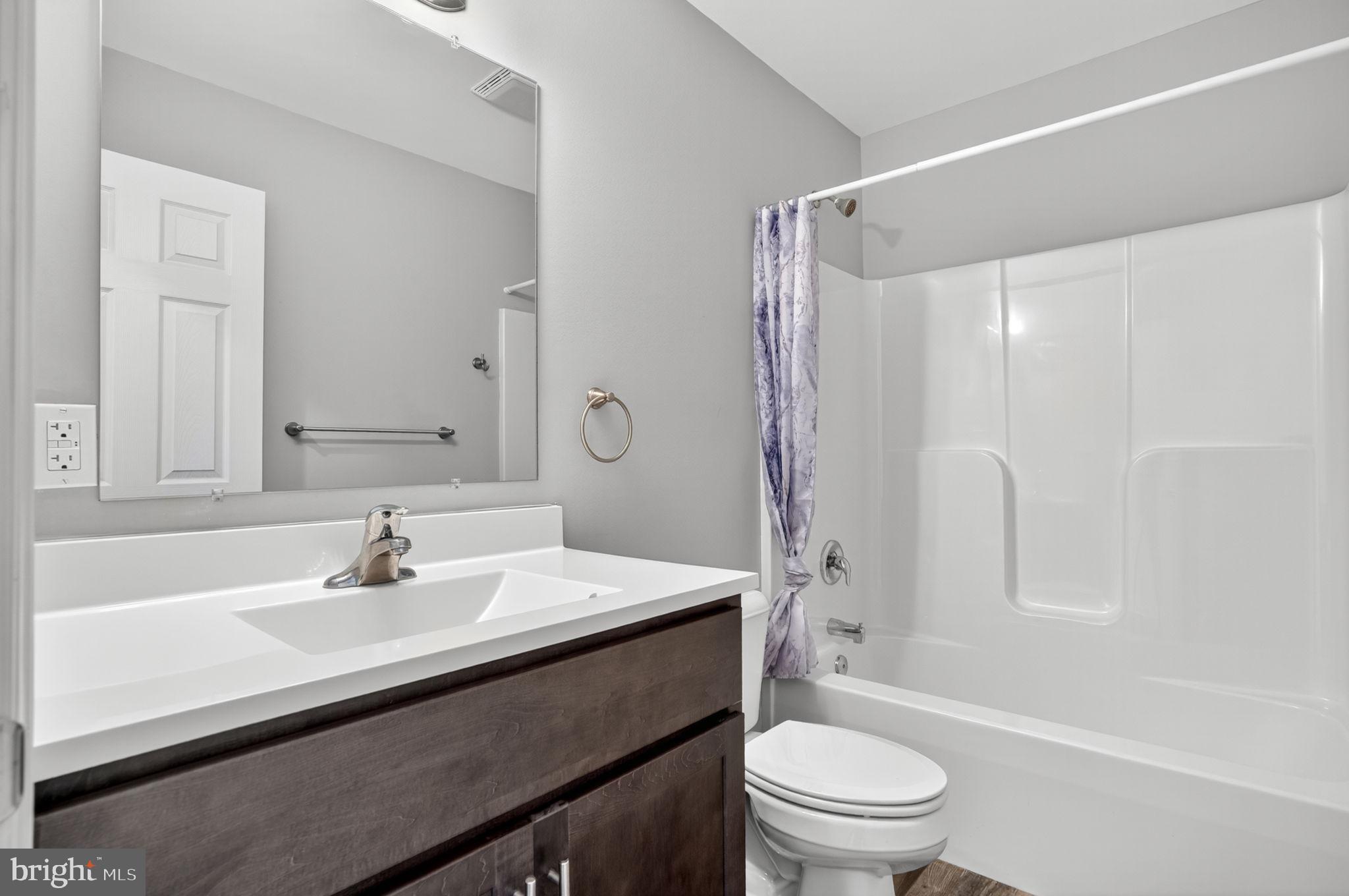 CAPTAIN'S COVE - Residential