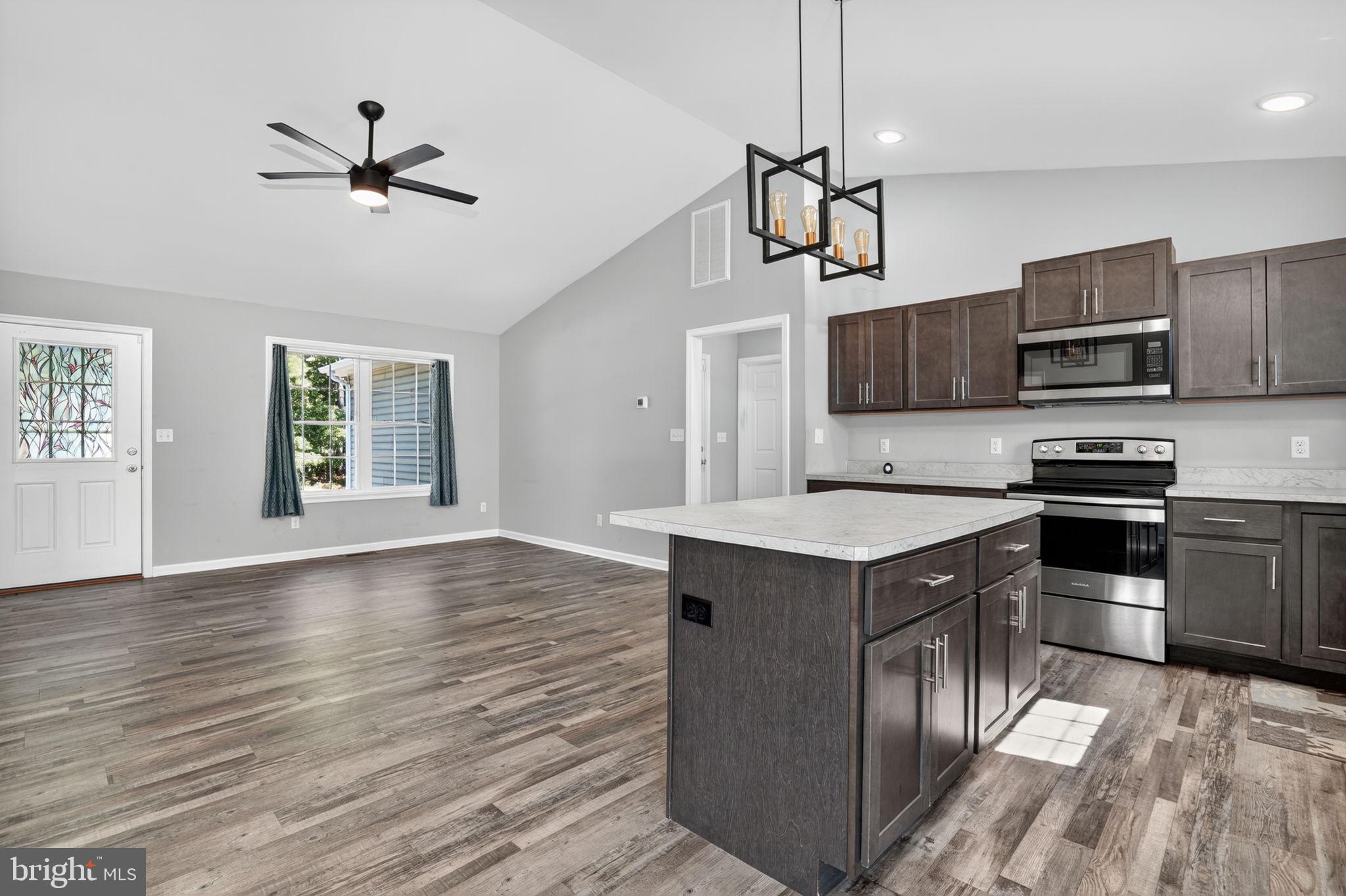 CAPTAIN'S COVE - Residential