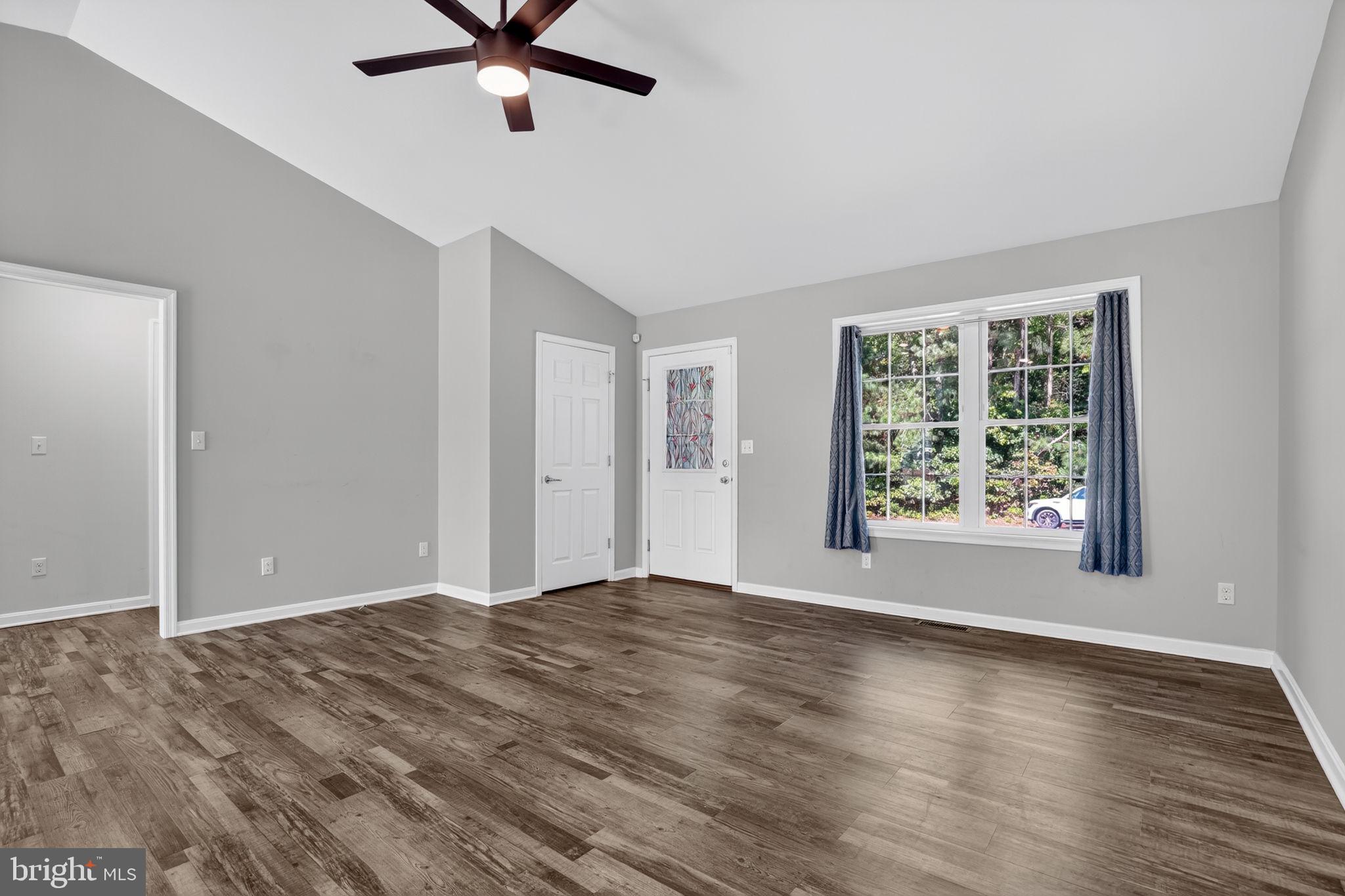 CAPTAIN'S COVE - Residential