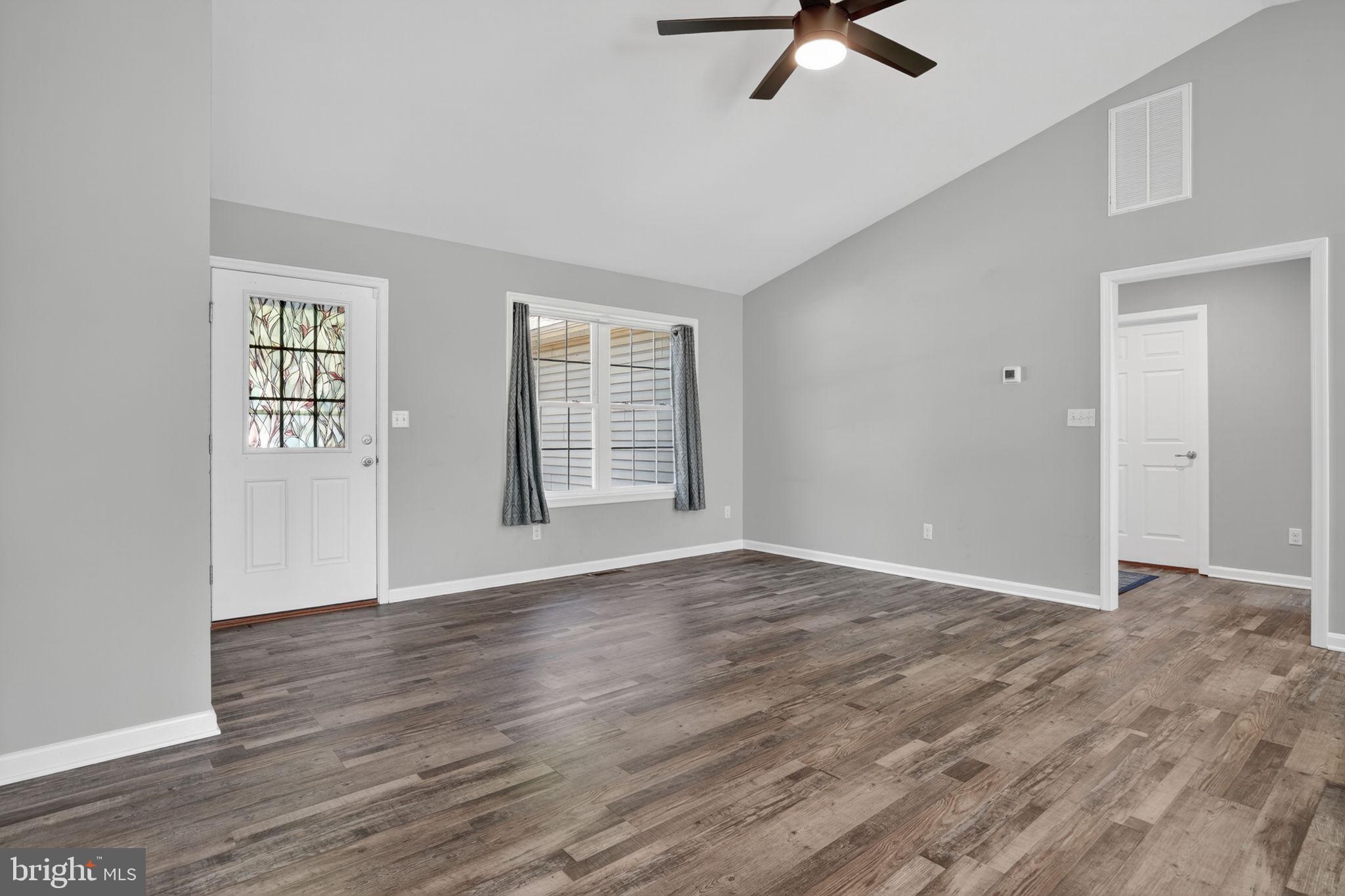 CAPTAIN'S COVE - Residential