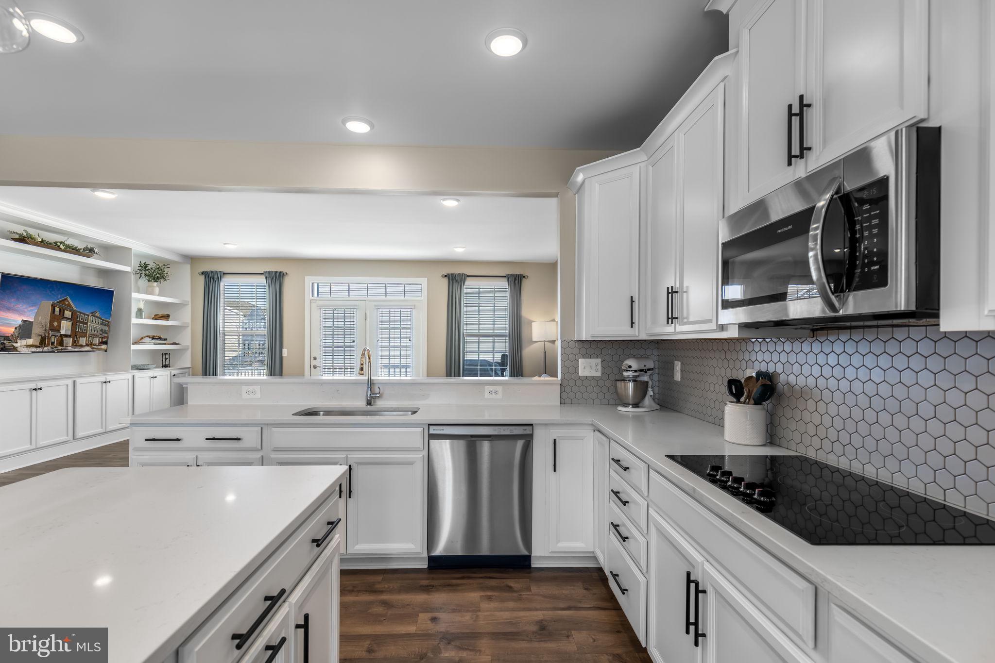 BRADLEY SQUARE - Residential