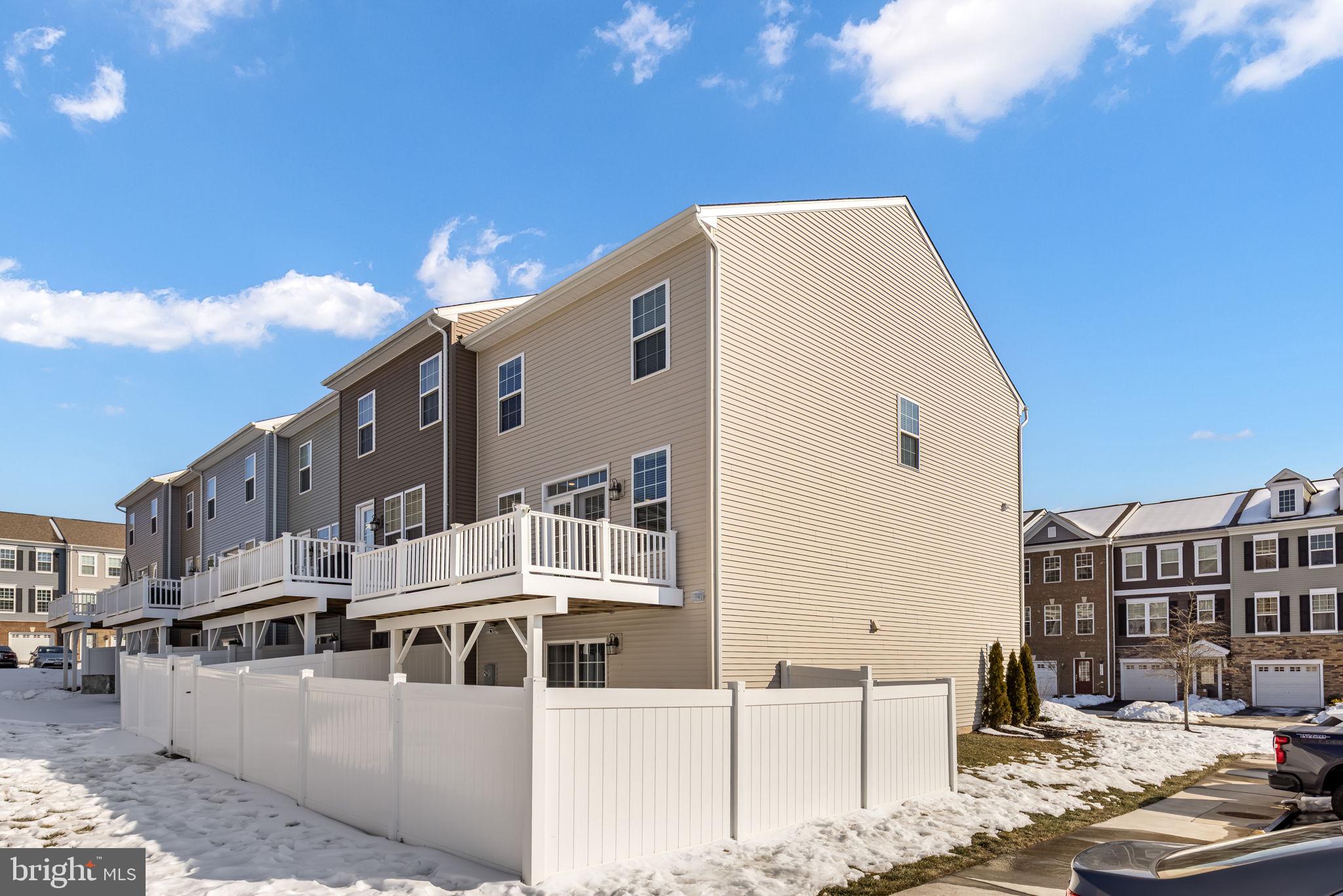 BRADLEY SQUARE - Residential