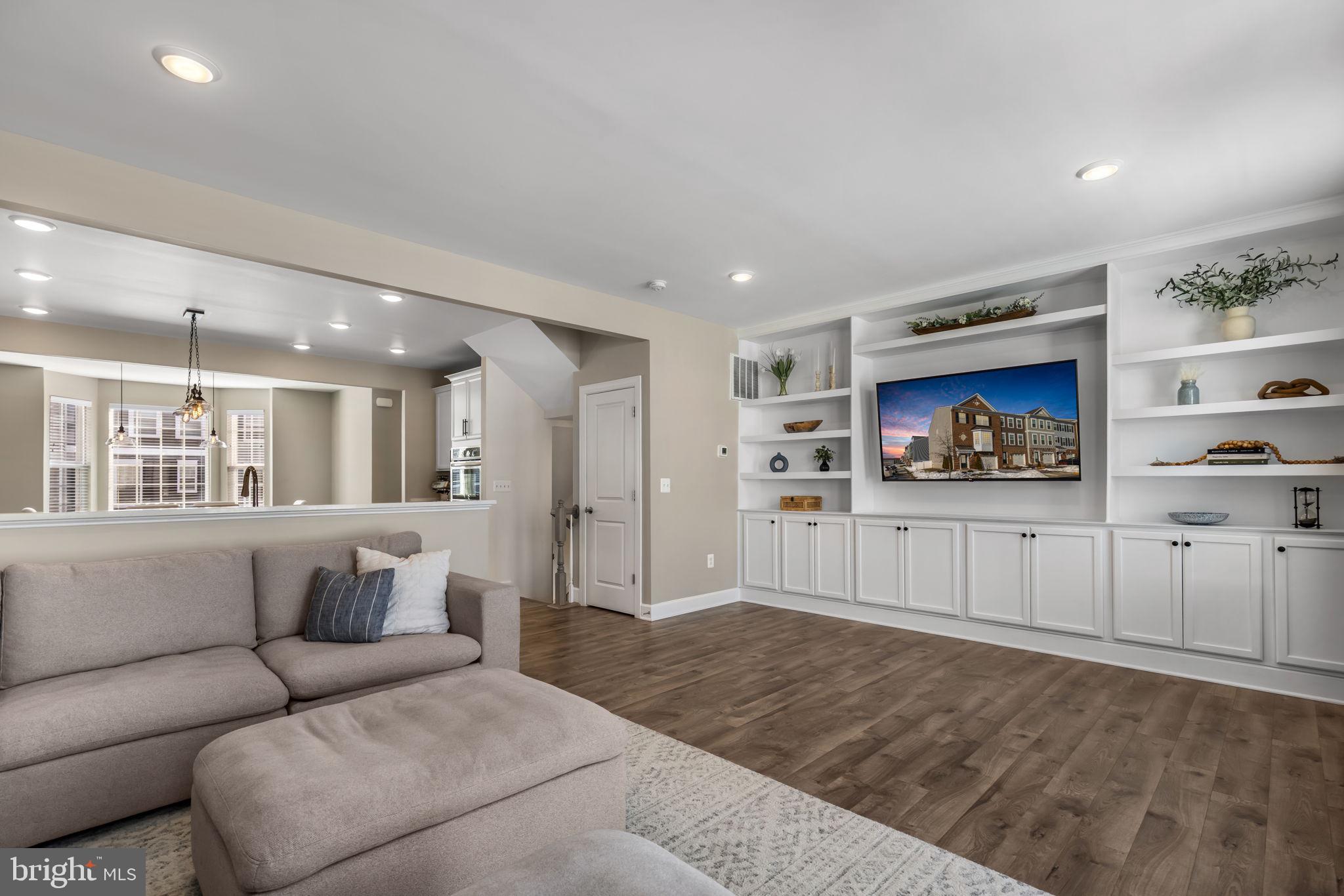 BRADLEY SQUARE - Residential