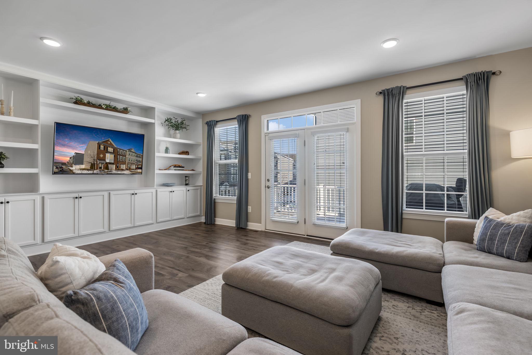 BRADLEY SQUARE - Residential