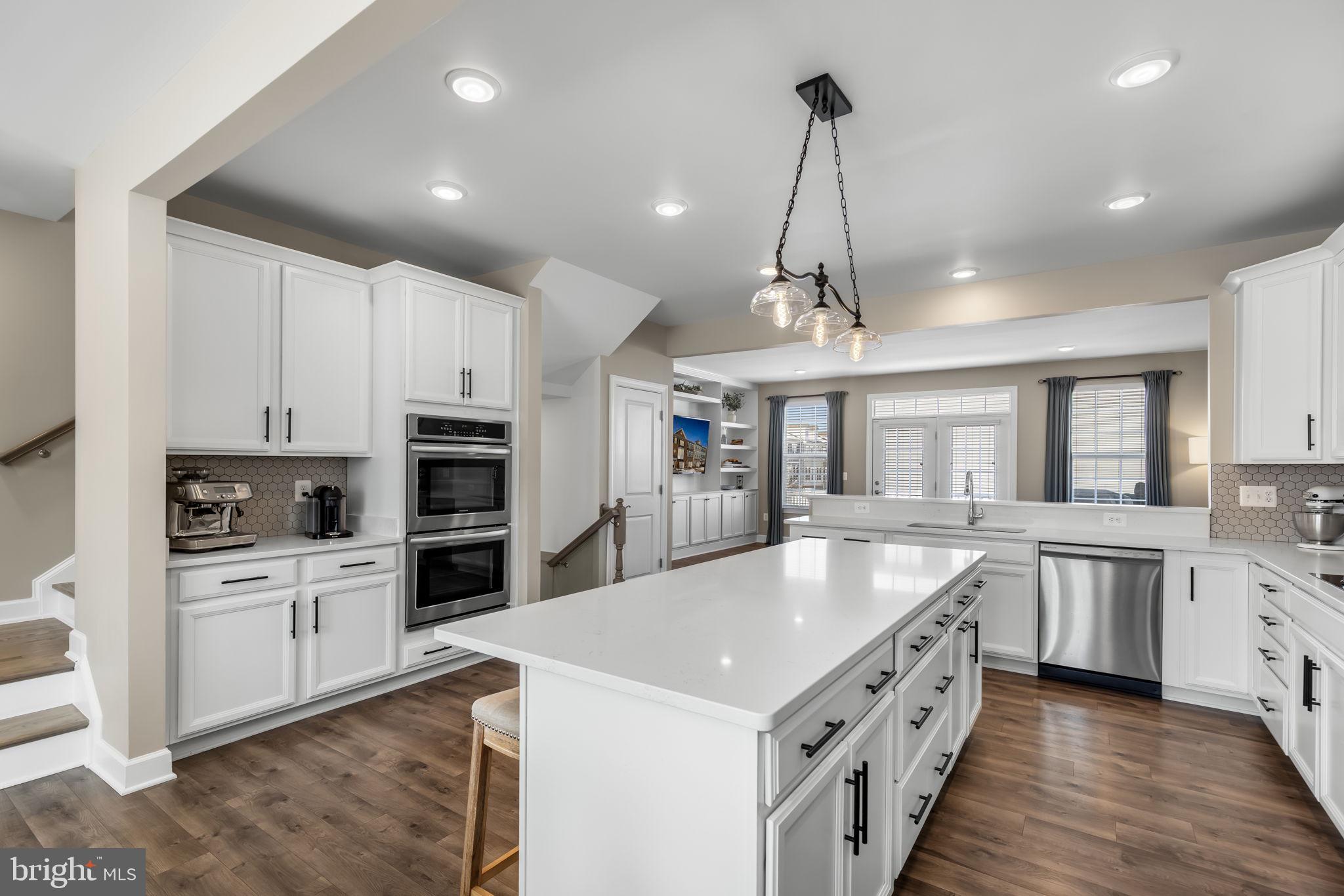 BRADLEY SQUARE - Residential