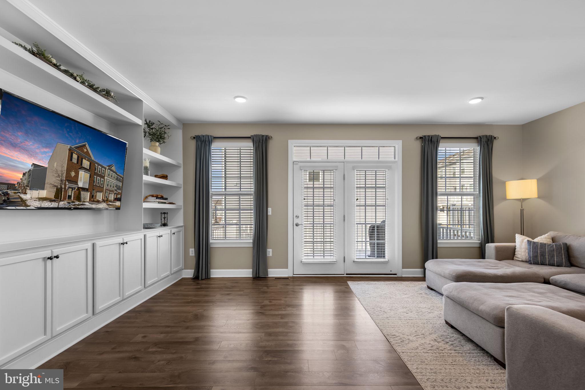 BRADLEY SQUARE - Residential