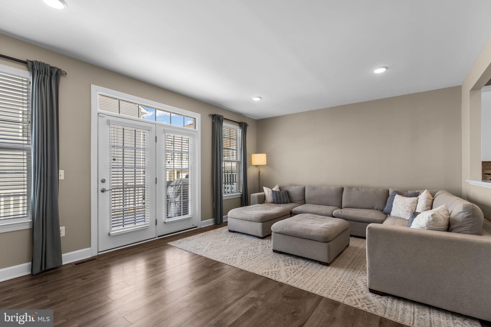 BRADLEY SQUARE - Residential