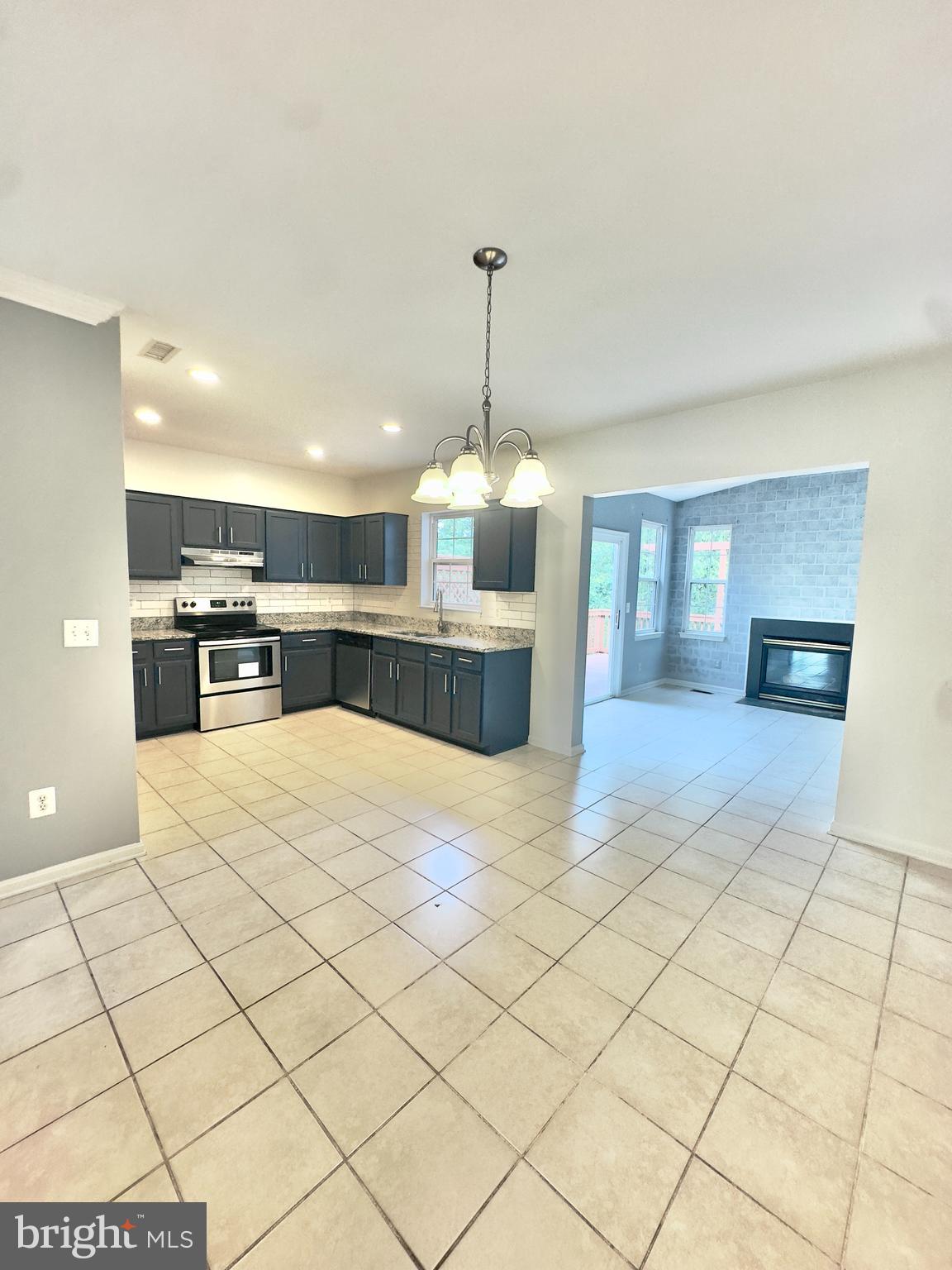 BLOOMS CROSSING - Residential Lease