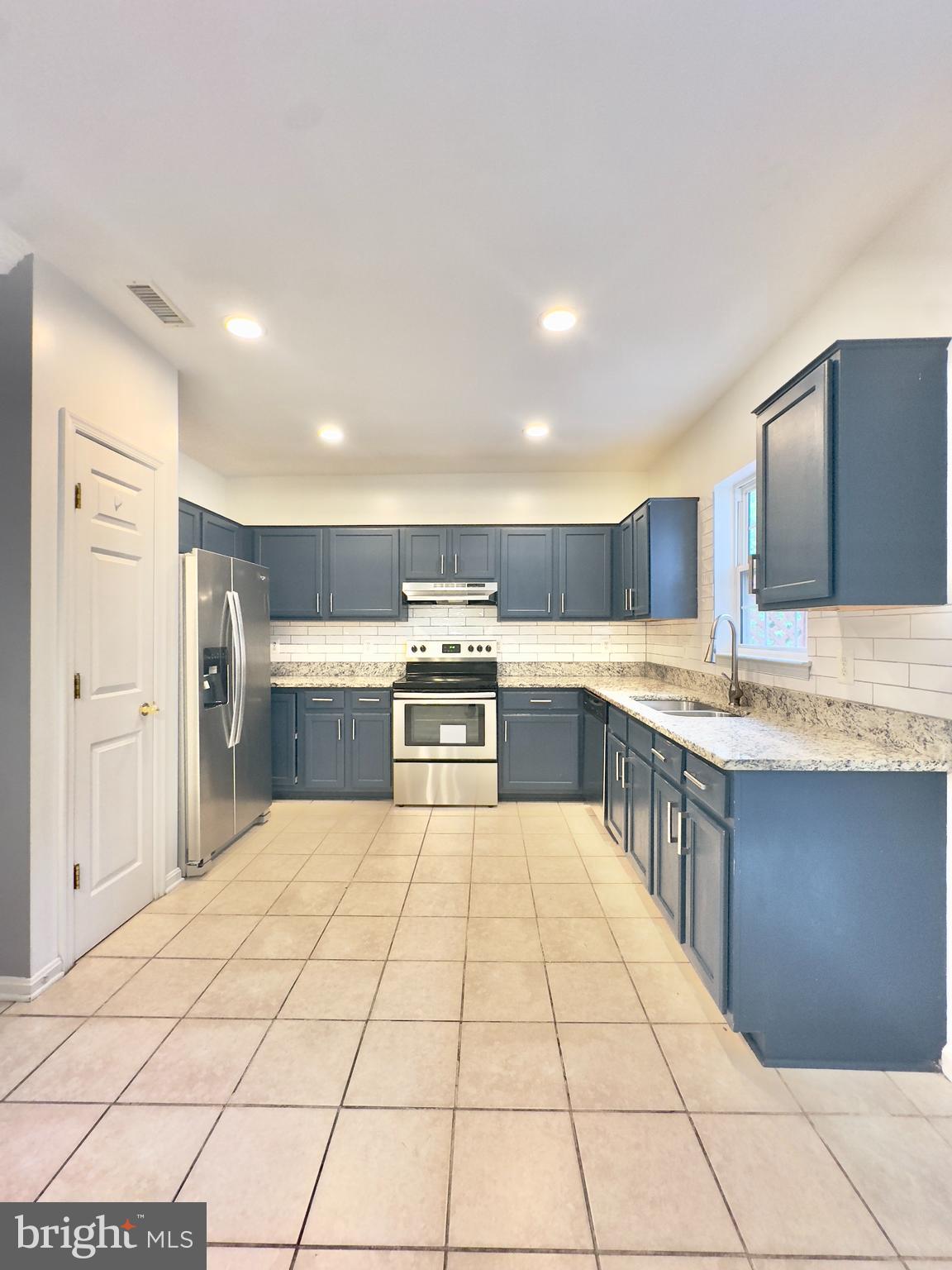 BLOOMS CROSSING - Residential Lease