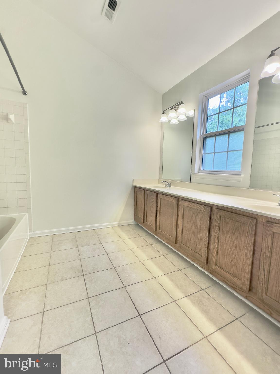 BLOOMS CROSSING - Residential Lease