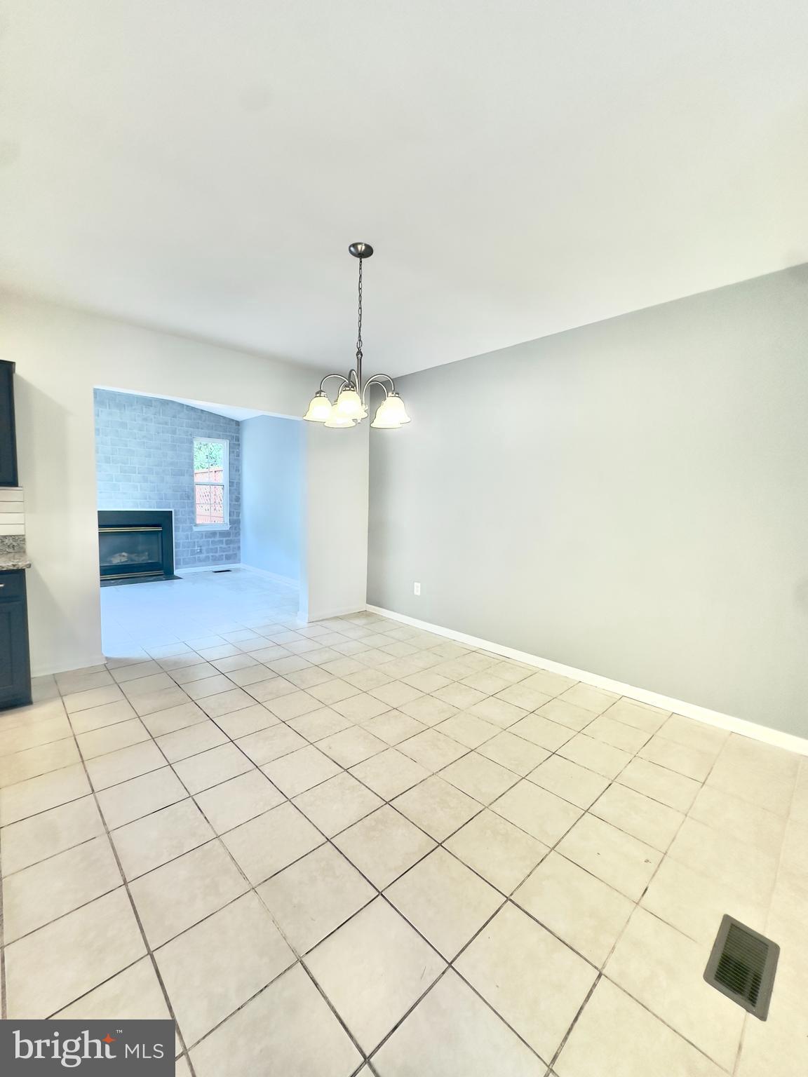 BLOOMS CROSSING - Residential Lease