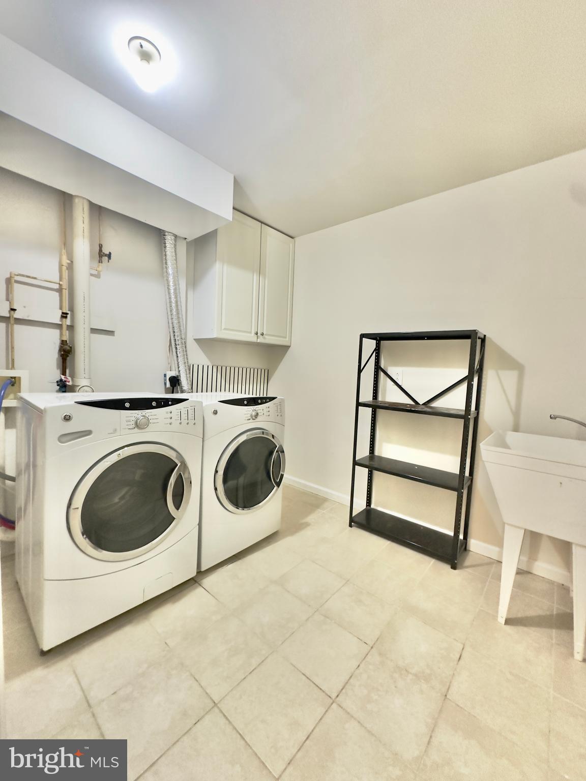 BLOOMS CROSSING - Residential Lease