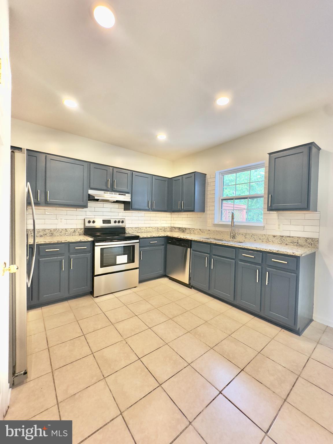 BLOOMS CROSSING - Residential Lease