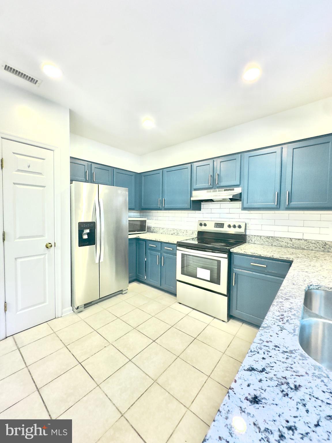 BLOOMS CROSSING - Residential Lease