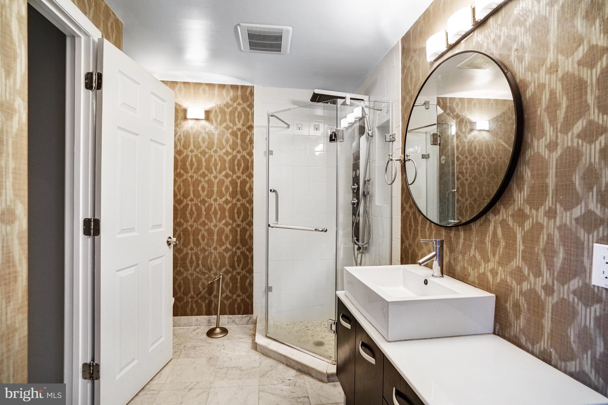 D EVEREUX WEST - Residential Lease