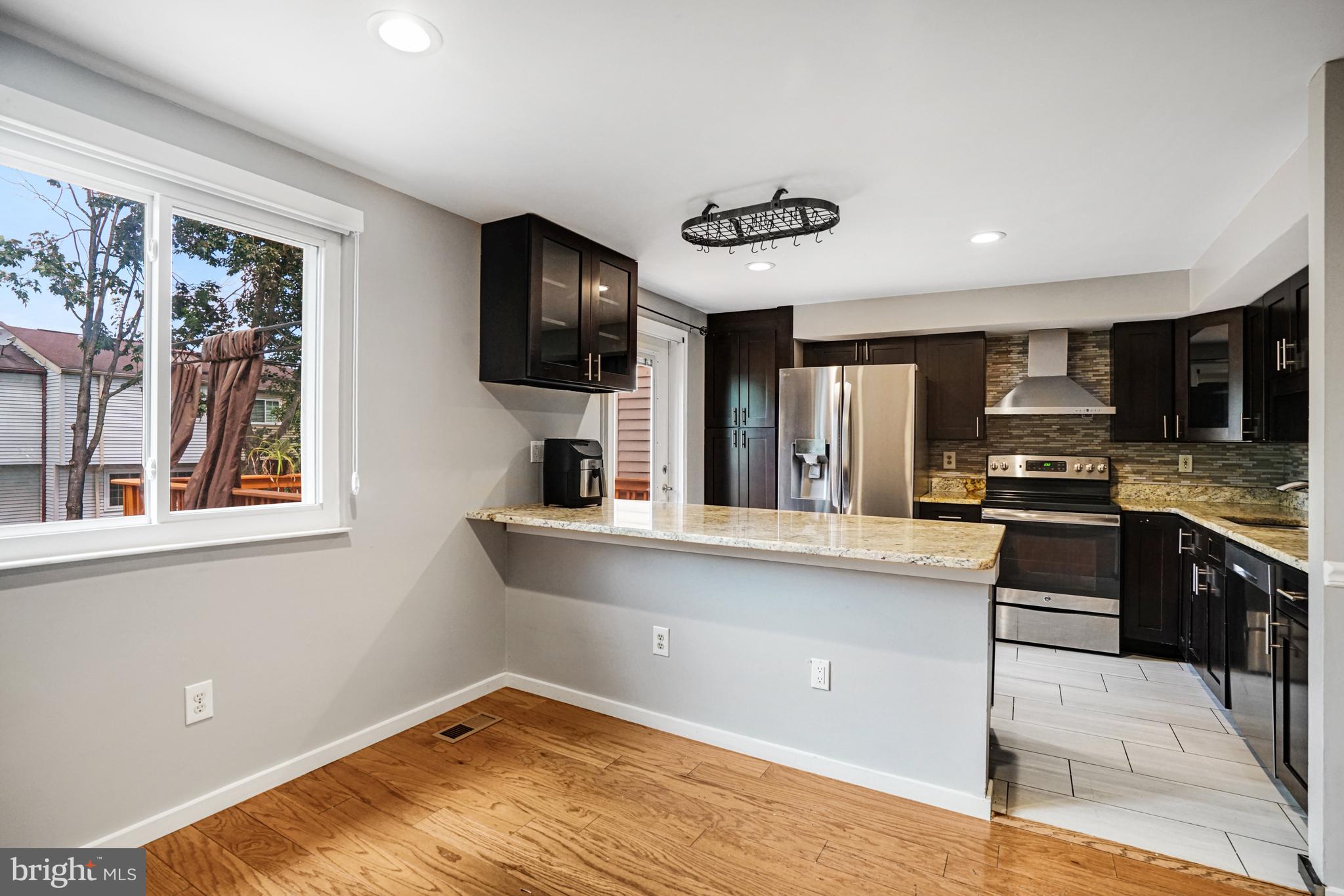 D EVEREUX WEST - Residential Lease