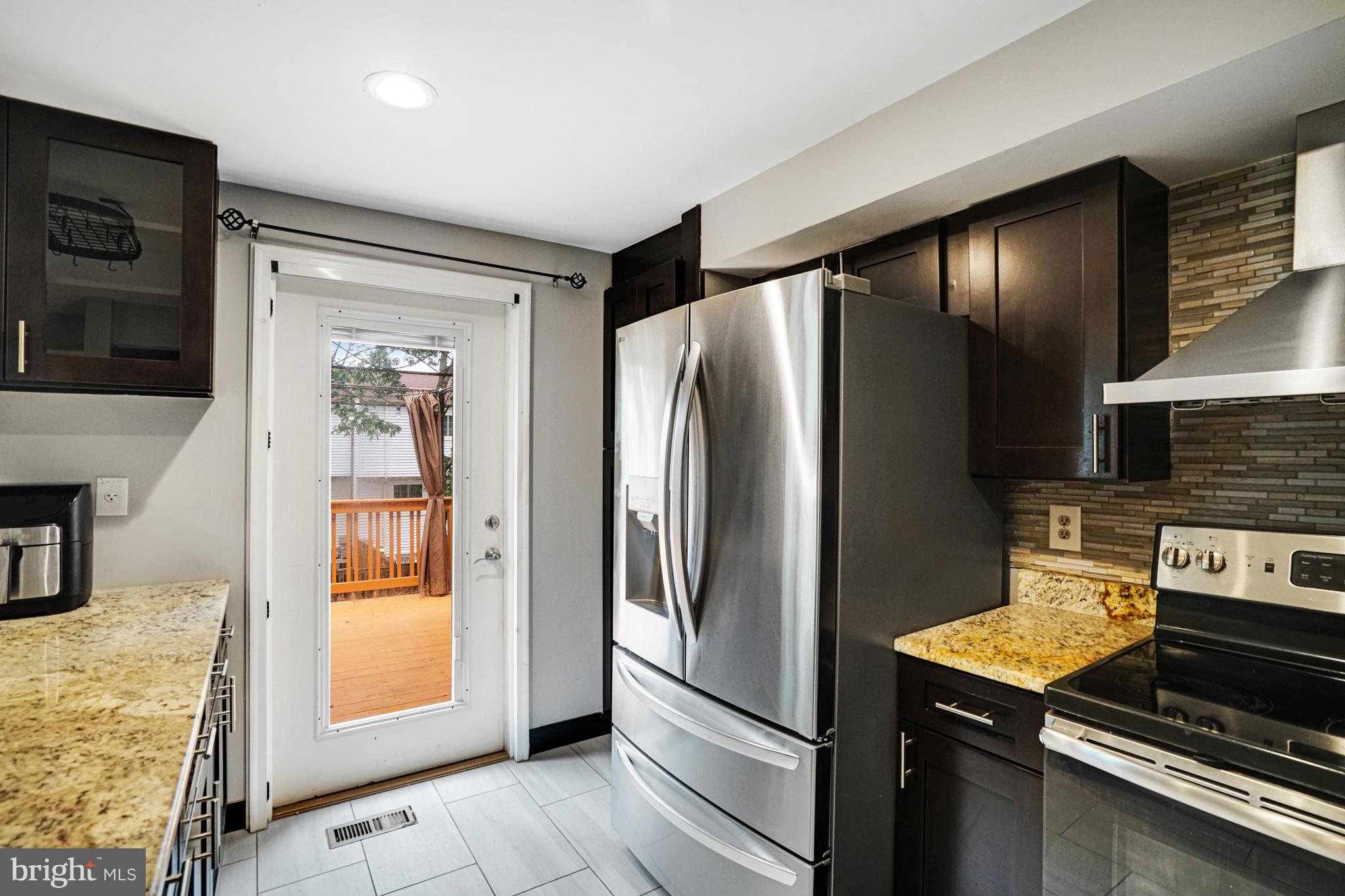 D EVEREUX WEST - Residential Lease