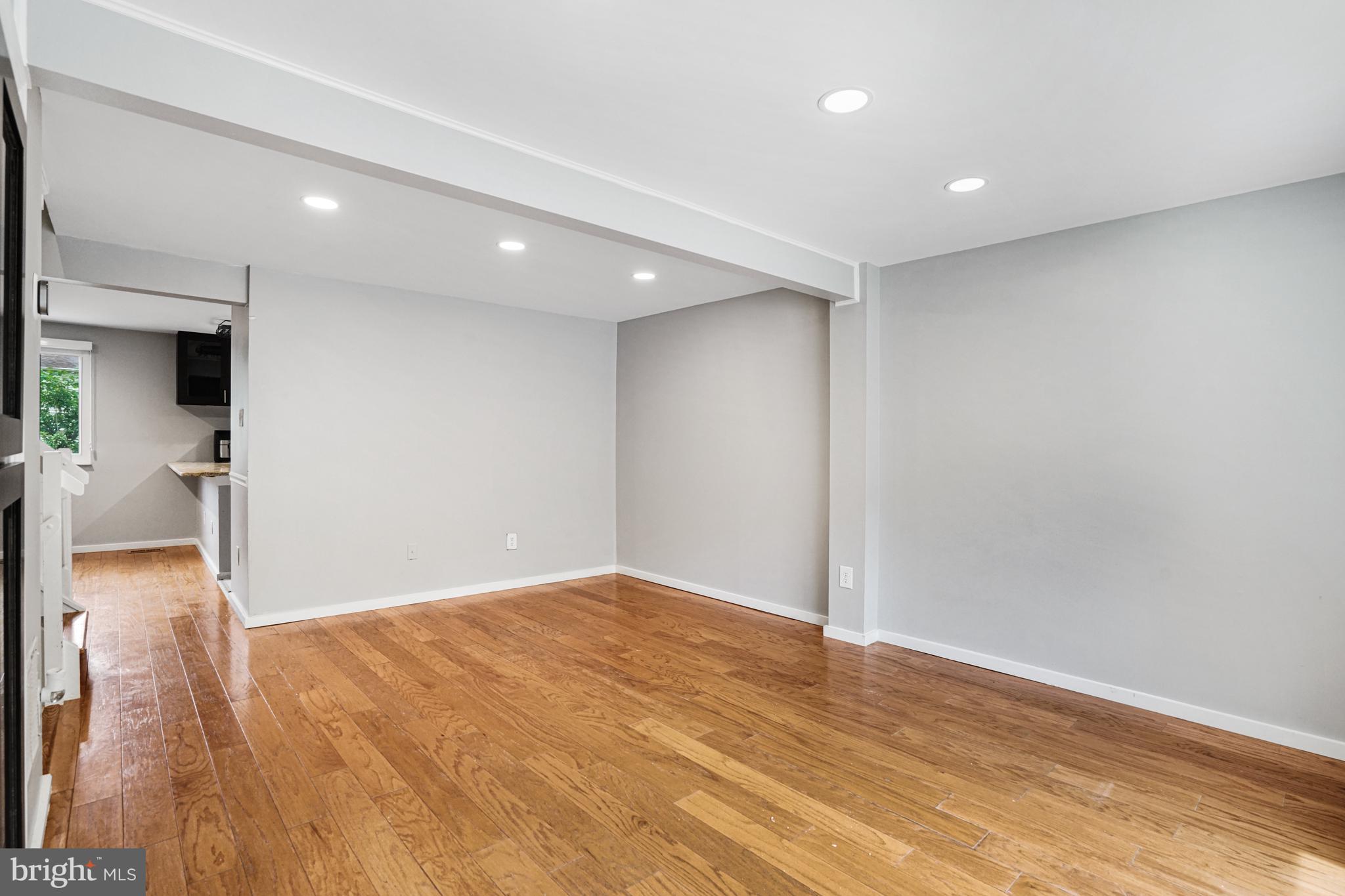 D EVEREUX WEST - Residential Lease