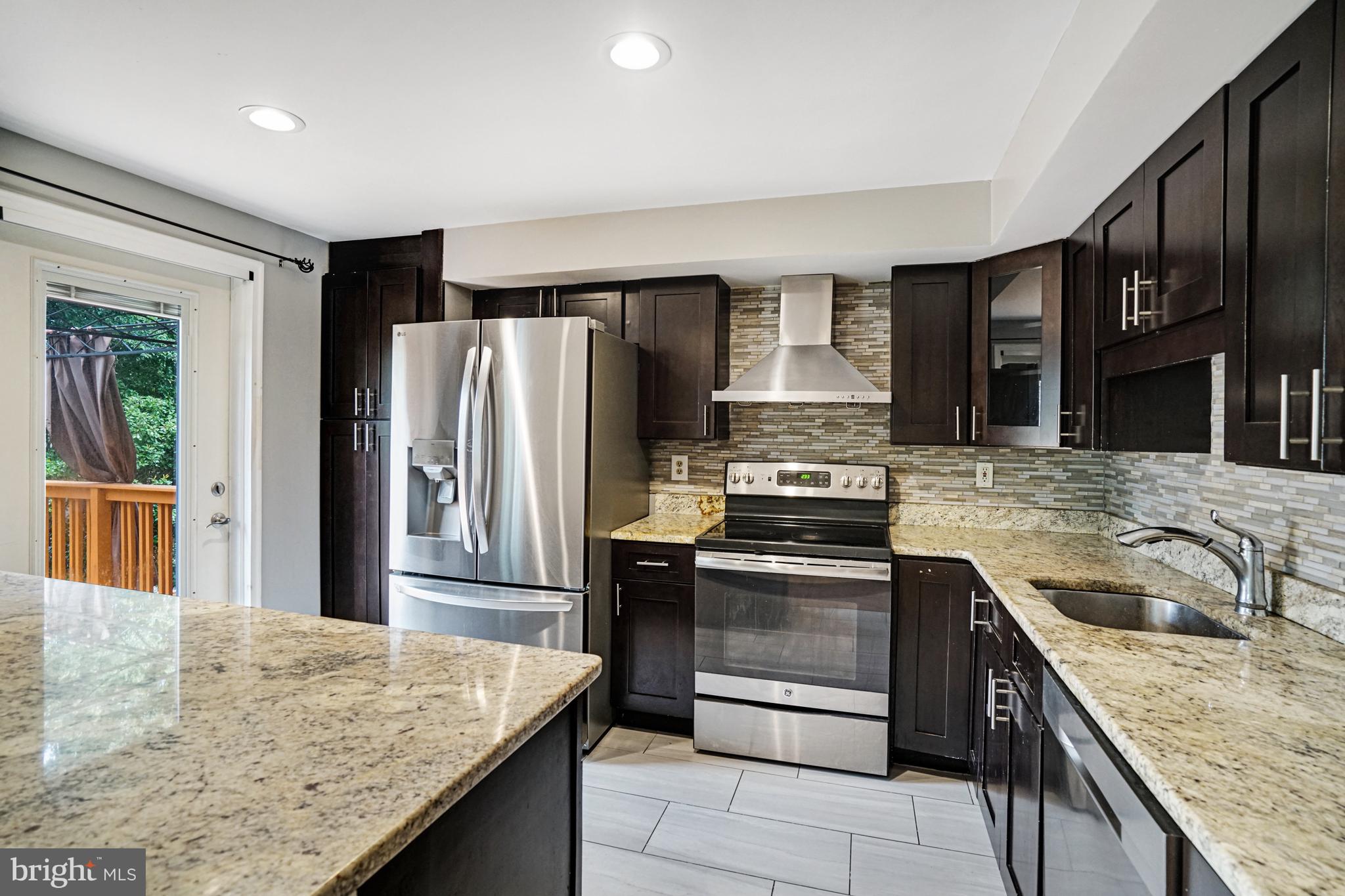 D EVEREUX WEST - Residential Lease