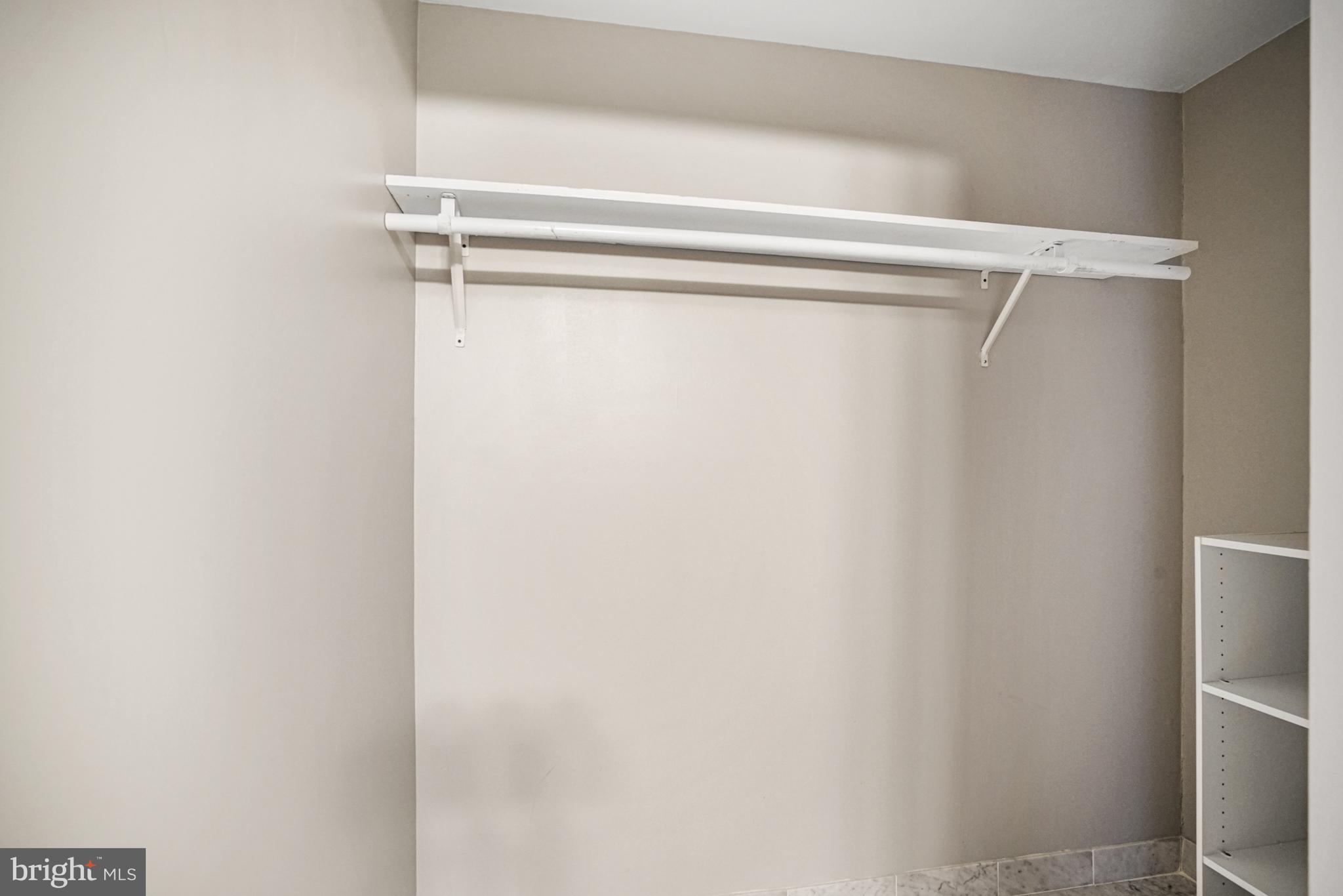 D EVEREUX WEST - Residential Lease