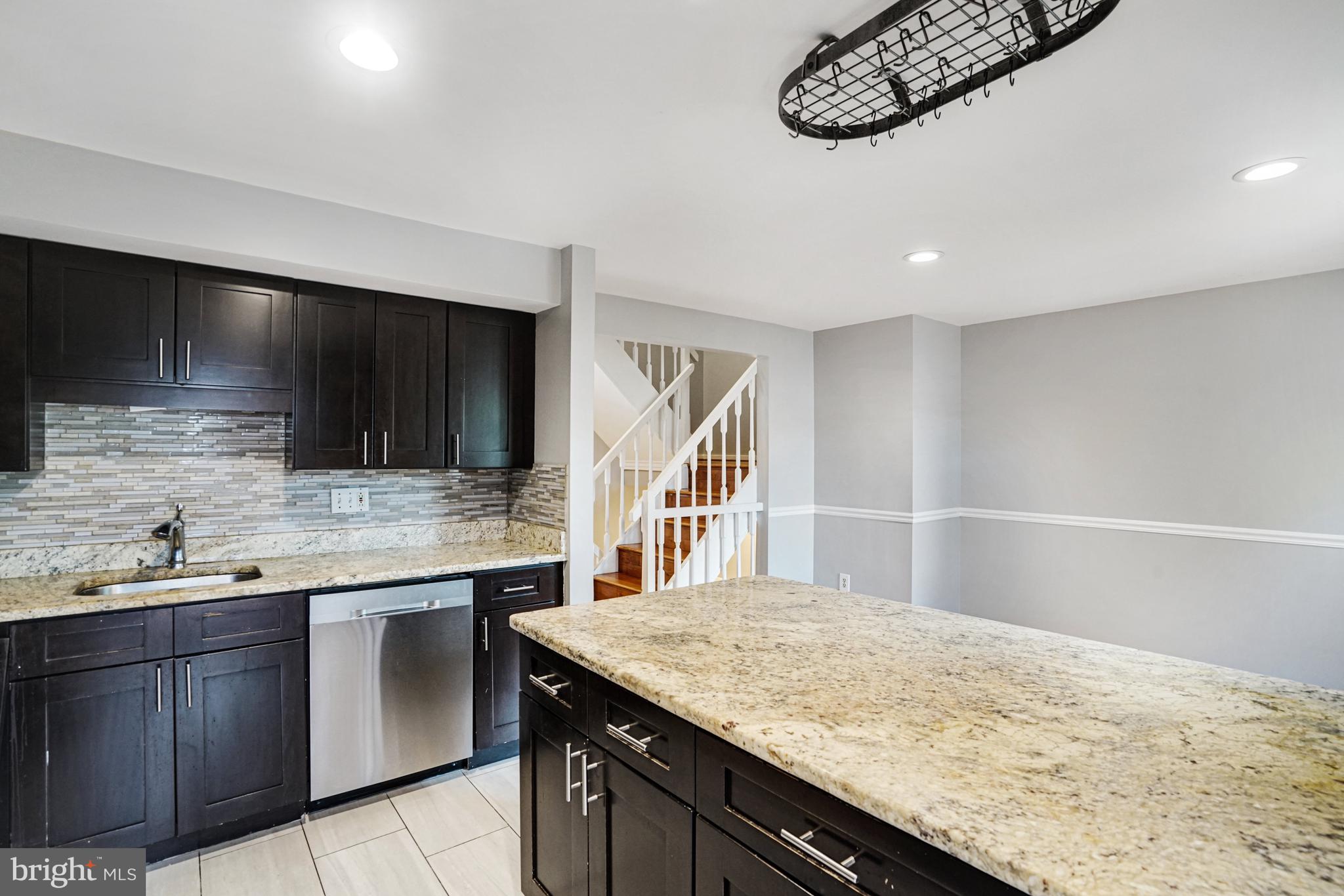 D EVEREUX WEST - Residential Lease