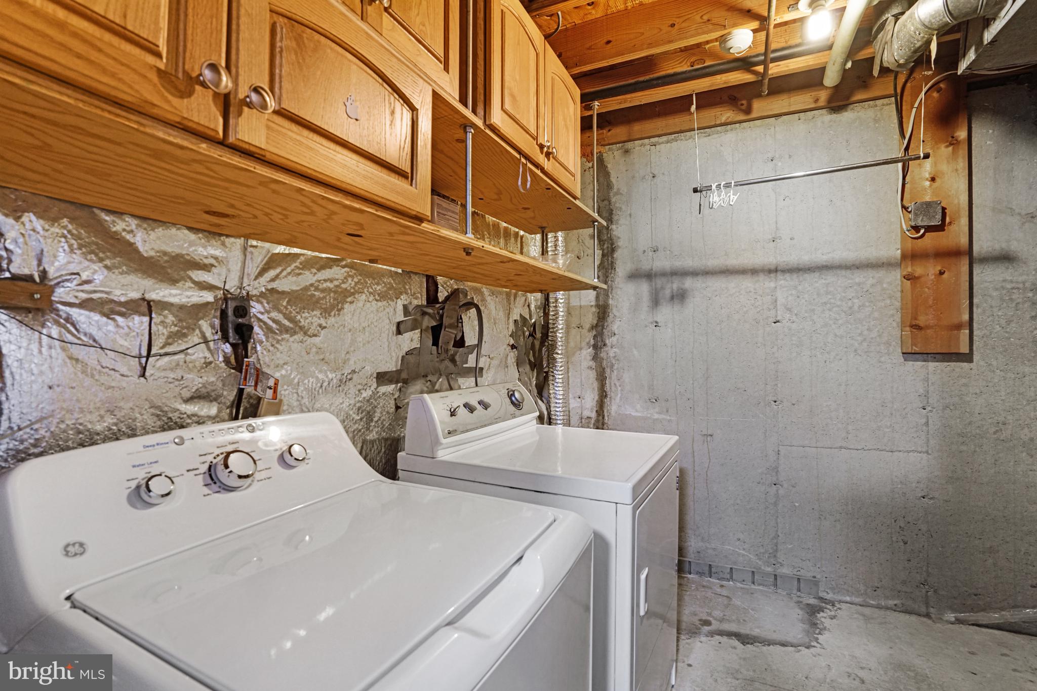 D EVEREUX WEST - Residential Lease