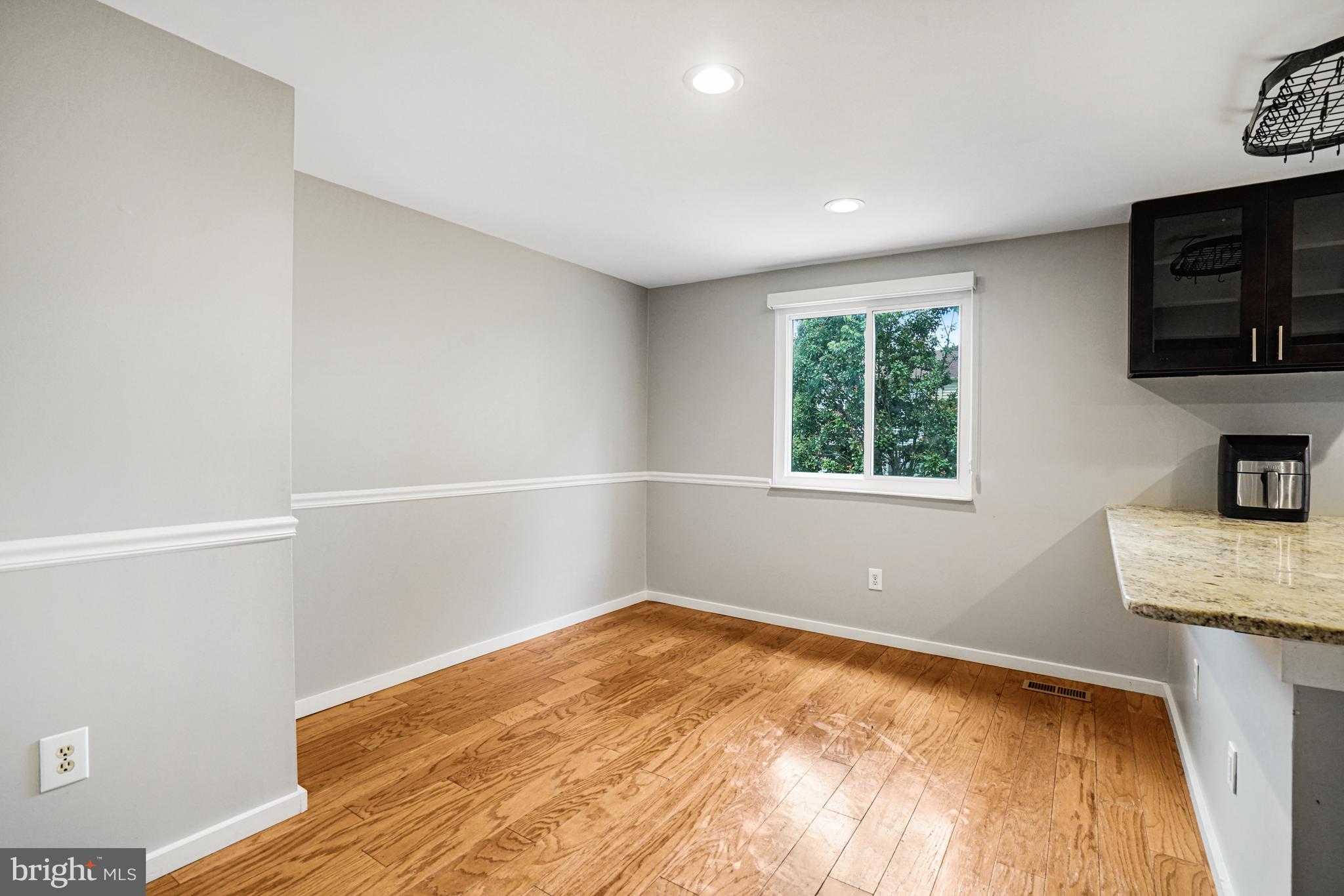 D EVEREUX WEST - Residential Lease