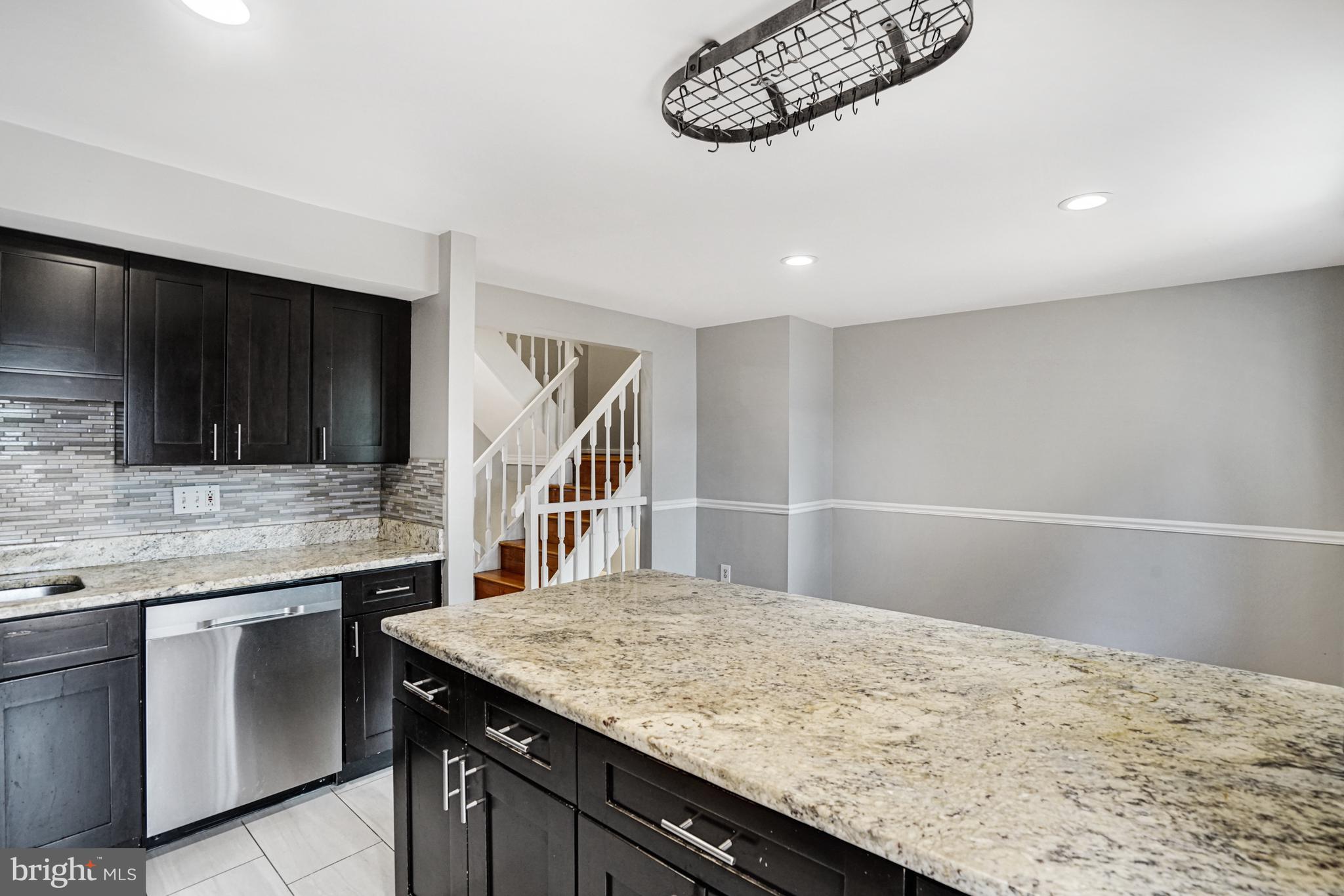 D EVEREUX WEST - Residential Lease