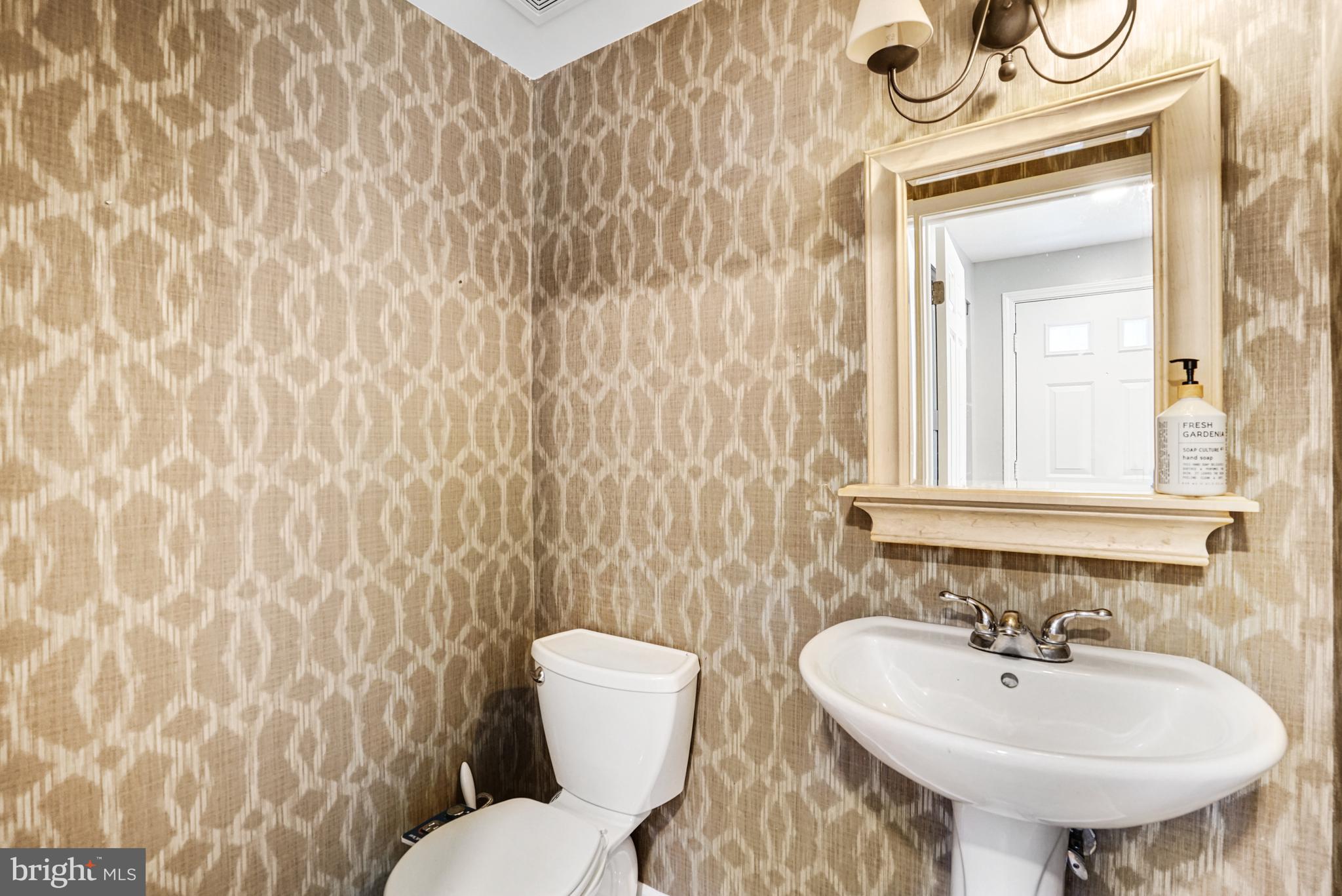 D EVEREUX WEST - Residential Lease