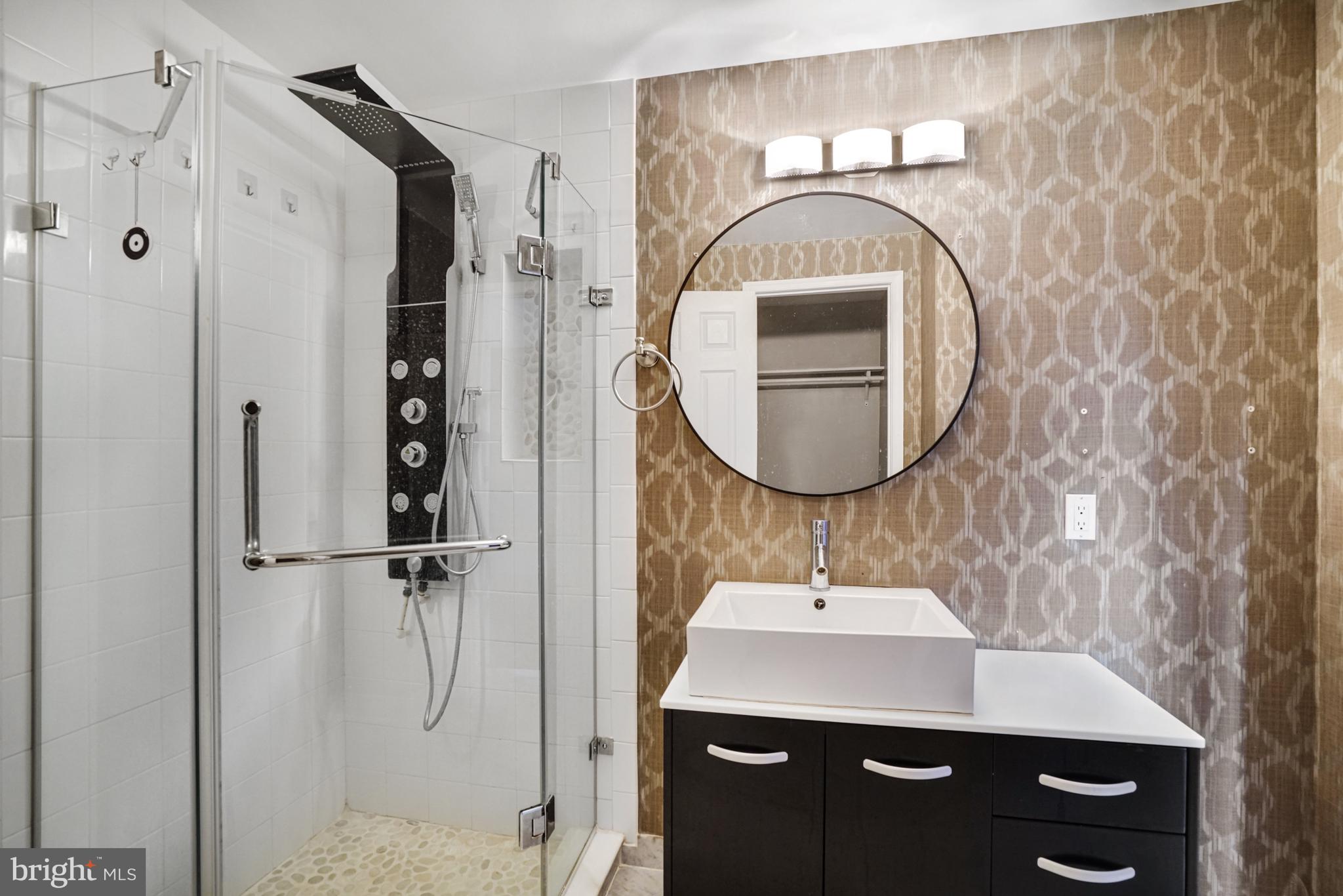 D EVEREUX WEST - Residential Lease