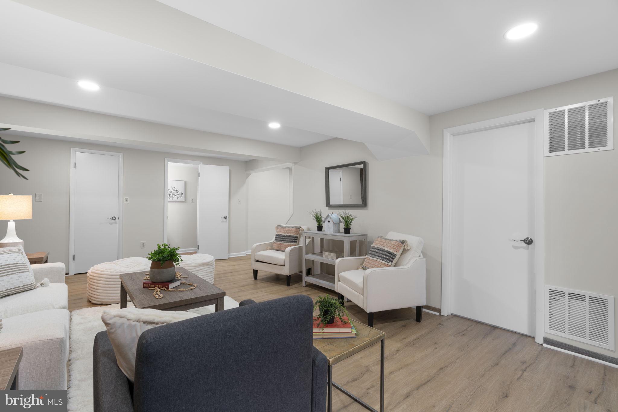 VILLAGE OF OAKLAND MILLS - Residential