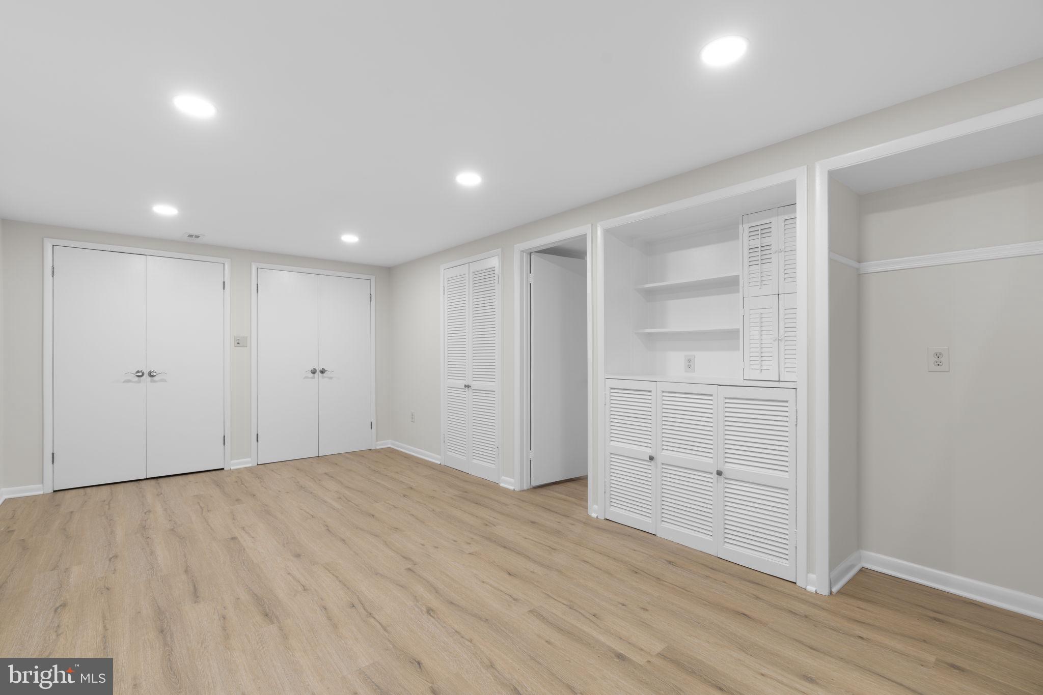 VILLAGE OF OAKLAND MILLS - Residential